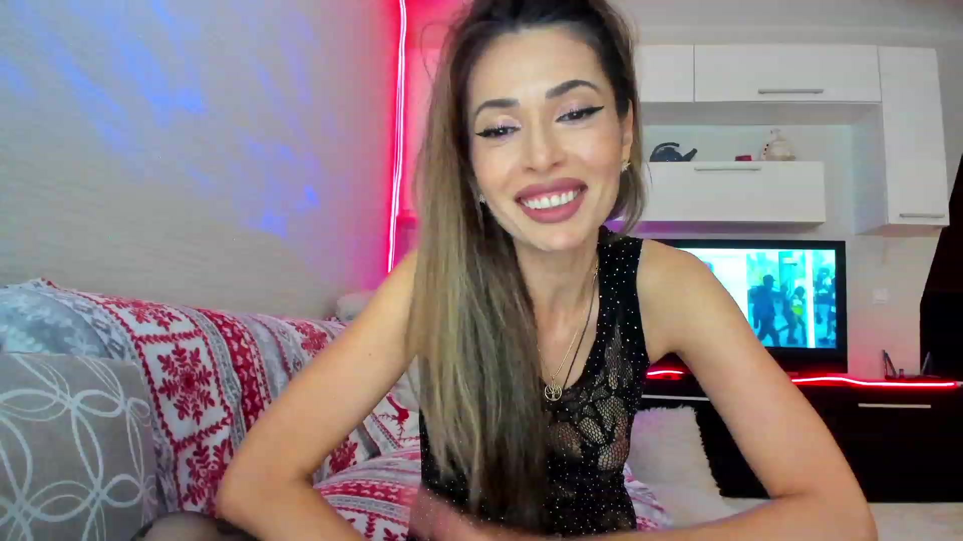 Gallery image thumbnail from SmileyTinaa's myfreecams stream on, 05/12/2023, 22:44 image 19 of 20