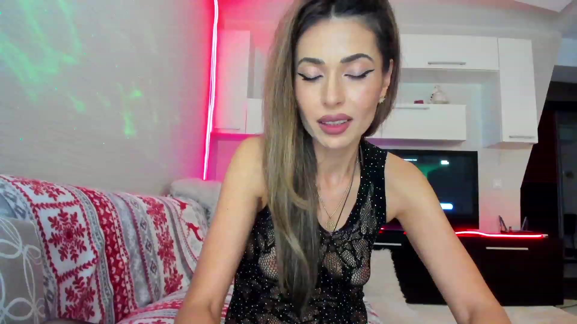 Gallery image thumbnail from SmileyTinaa's myfreecams stream on, 05/12/2023, 22:44 image 5 of 20