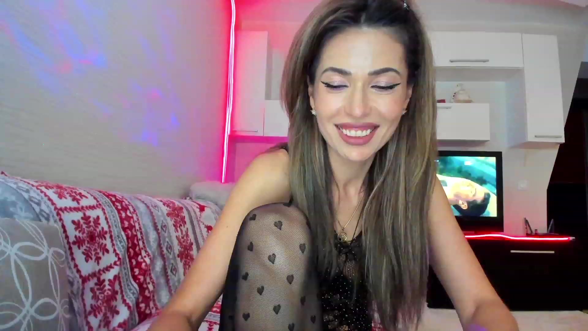 Gallery image thumbnail from SmileyTinaa's myfreecams stream on, 05/12/2023, 22:44 image 14 of 20