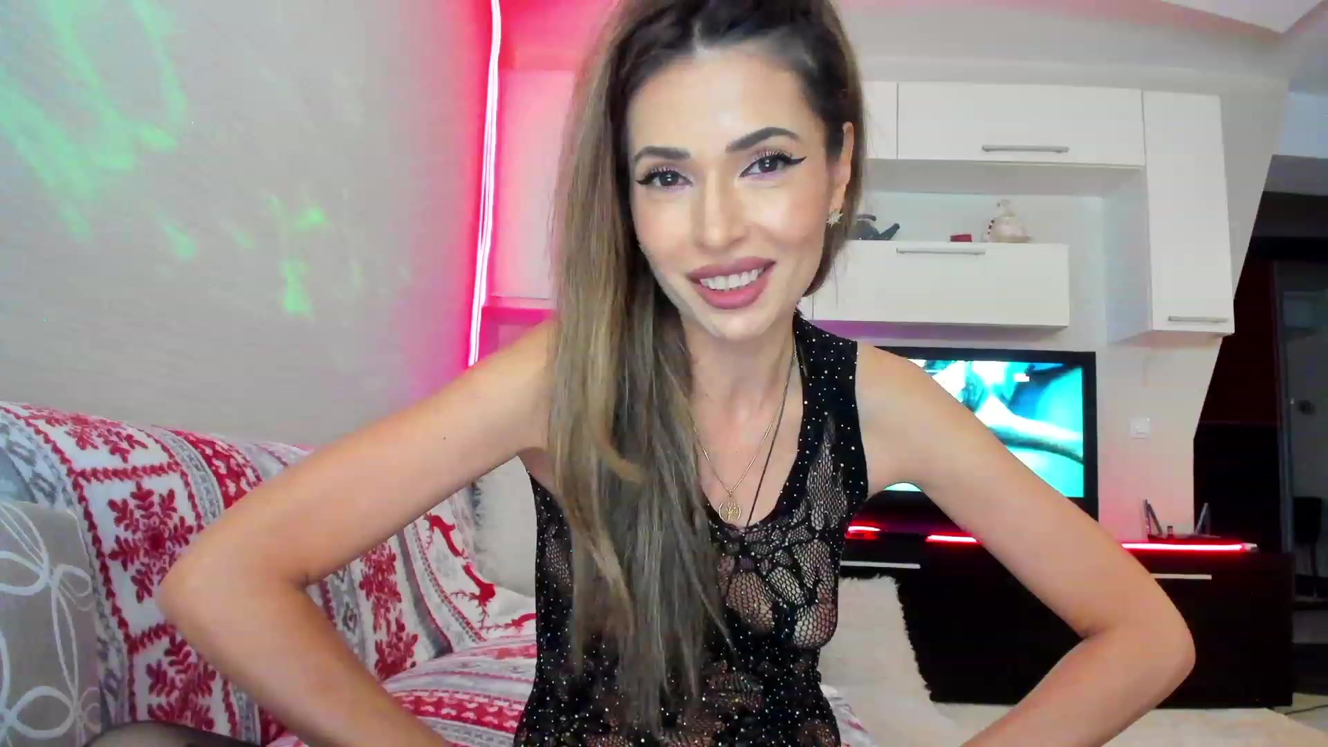 Gallery image thumbnail from SmileyTinaa's myfreecams stream on, 05/12/2023, 22:44 image 4 of 20