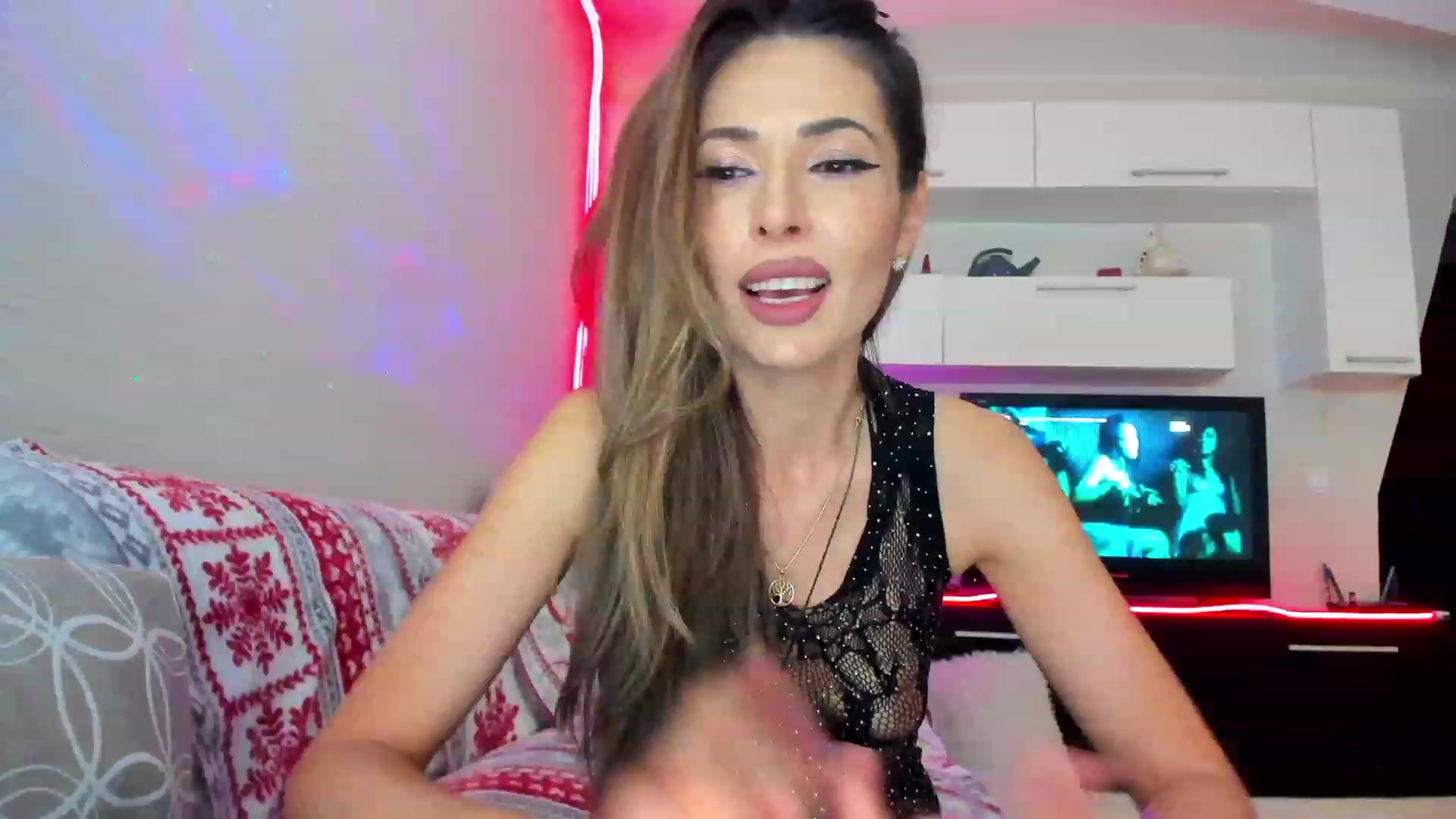 Gallery image thumbnail from SmileyTinaa's myfreecams stream on, 05/13/2023, 01:05 image 3 of 20