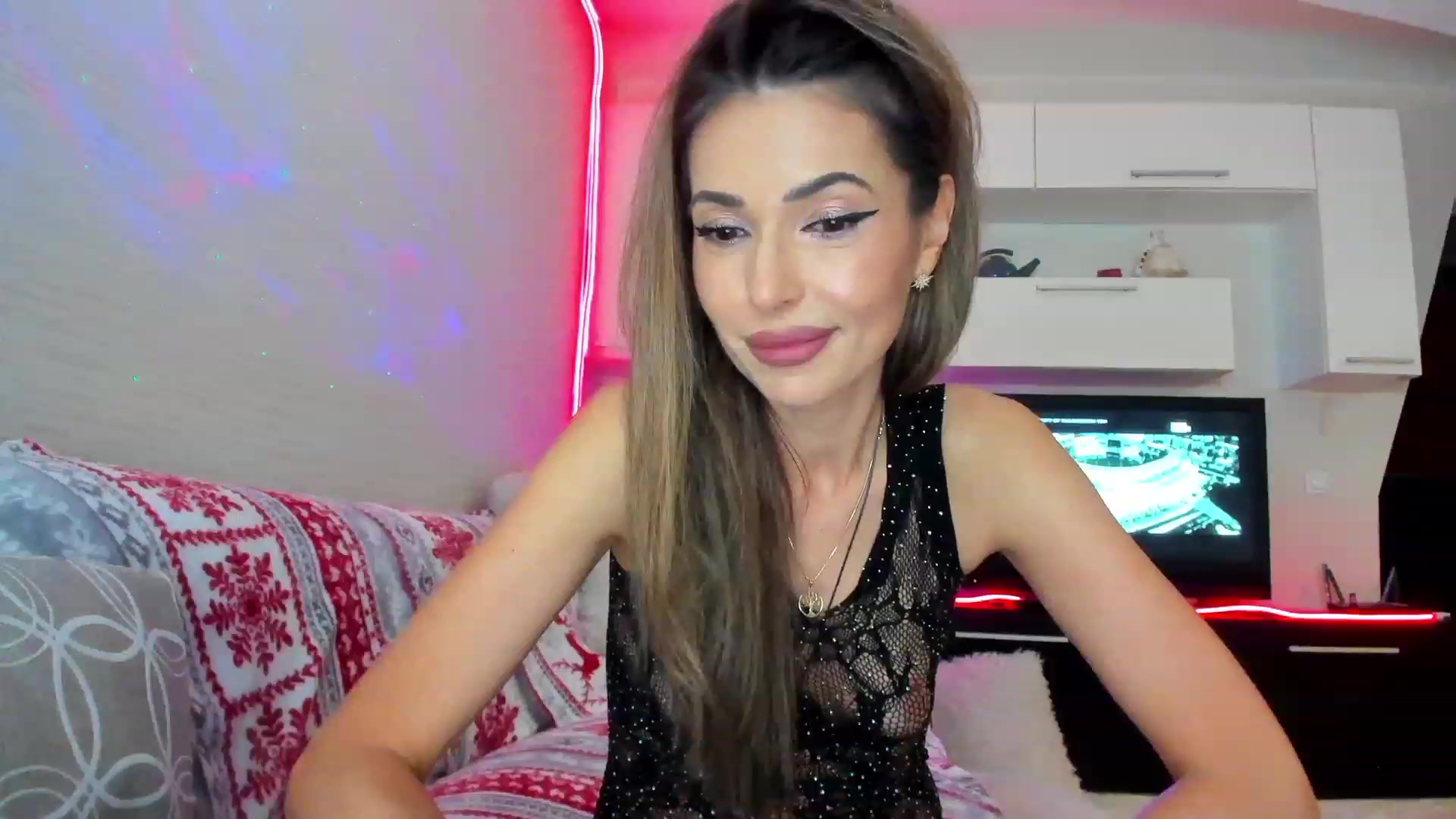 Gallery image thumbnail from SmileyTinaa's myfreecams stream on, 05/13/2023, 01:05 image 2 of 20