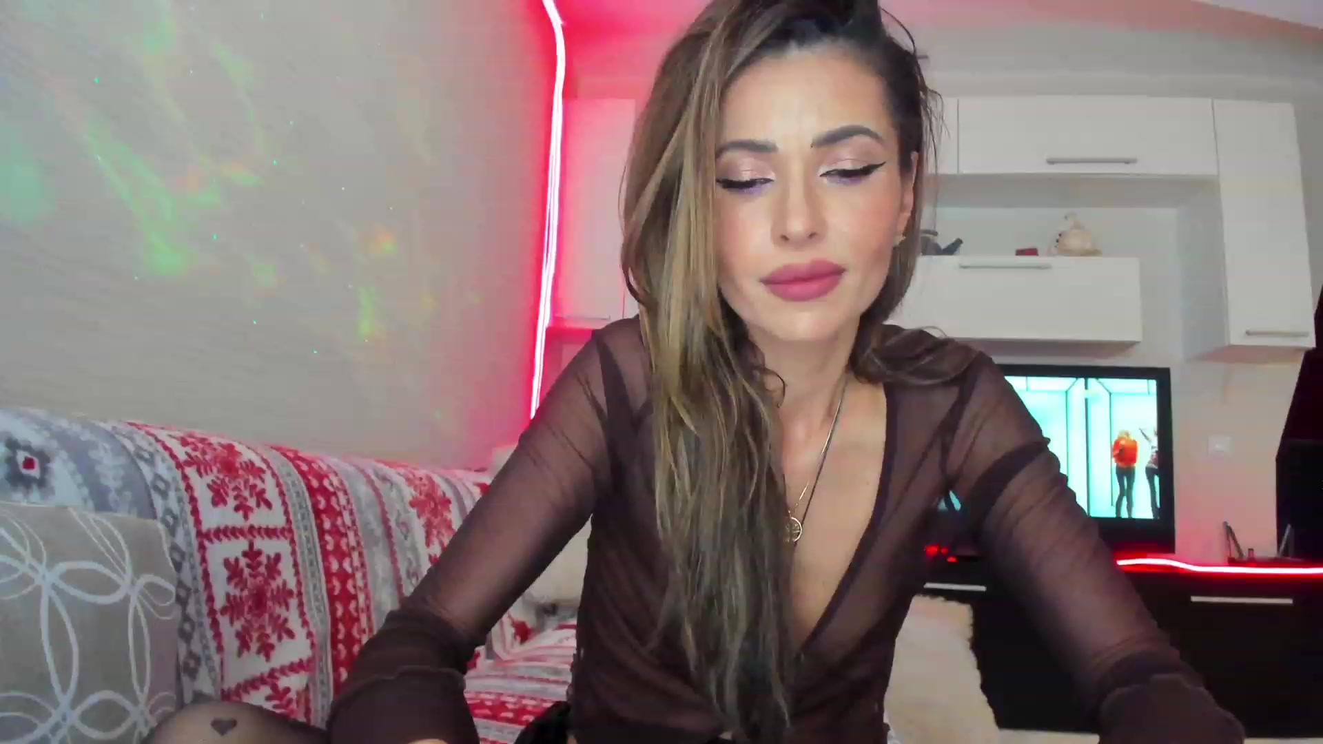 Gallery image thumbnail from SmileyTinaa's myfreecams stream on, 05/15/2023, 21:54 image 10 of 20