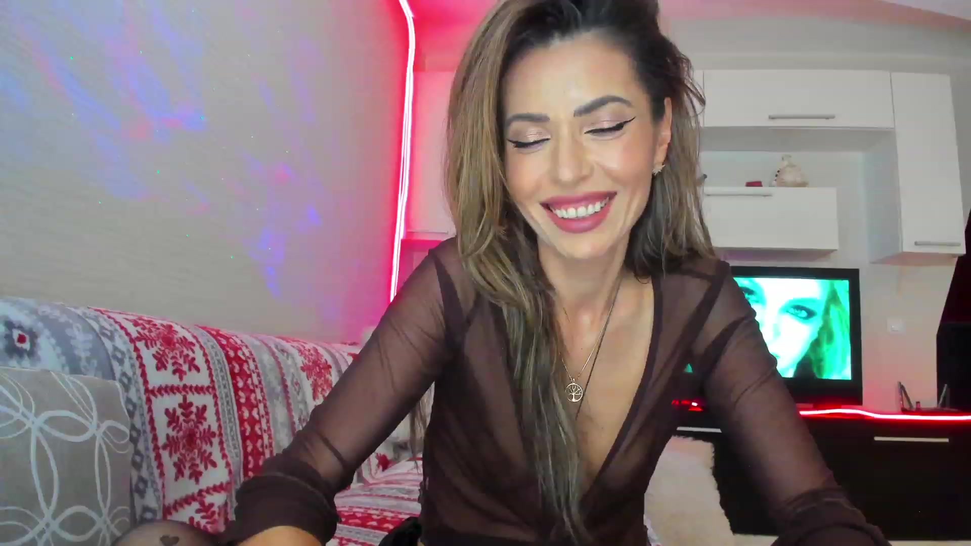 Gallery image thumbnail from SmileyTinaa's myfreecams stream on, 05/15/2023, 21:54 image 14 of 20