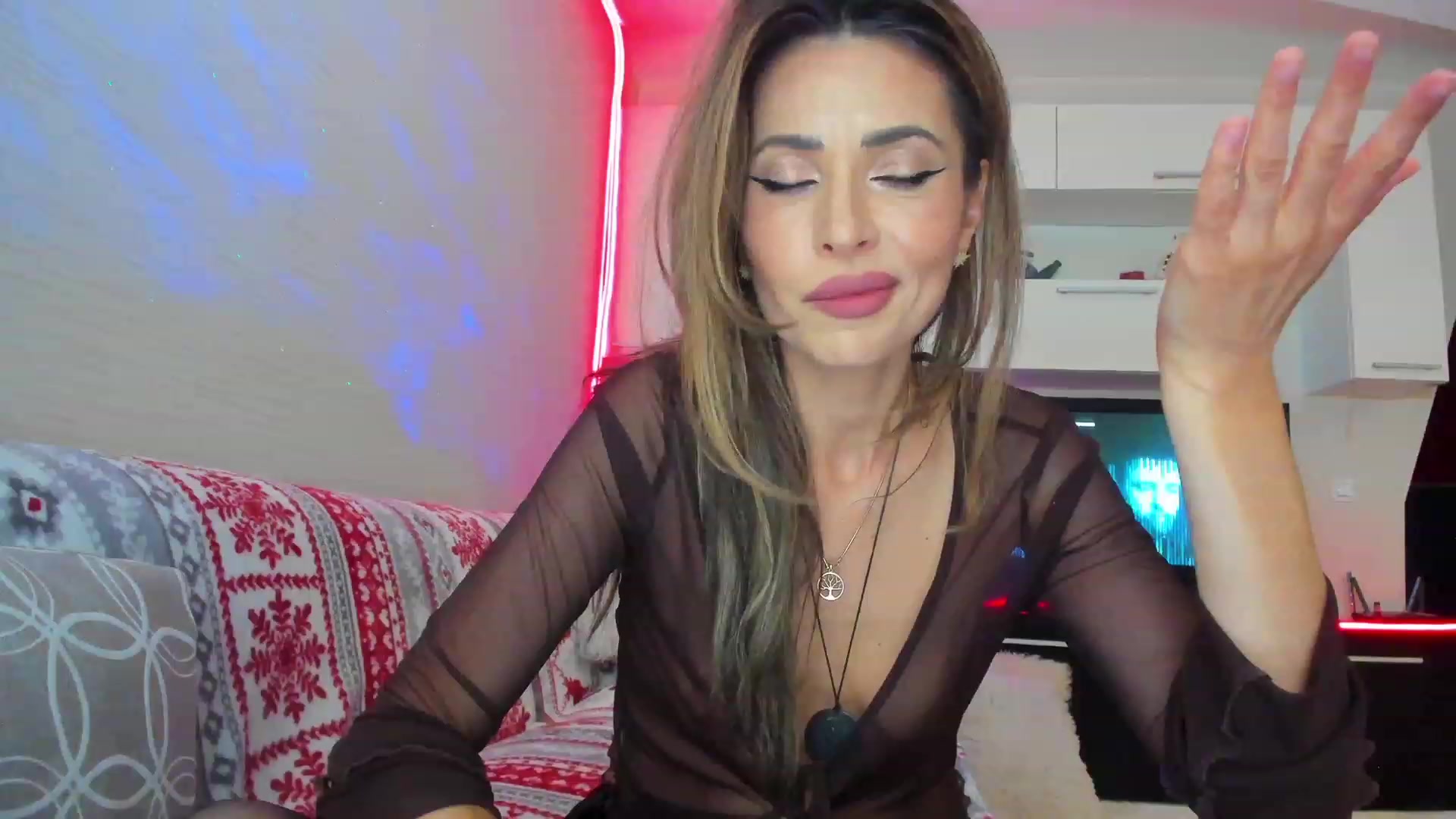 Gallery image thumbnail from SmileyTinaa's myfreecams stream on, 05/15/2023, 21:54 image 19 of 20