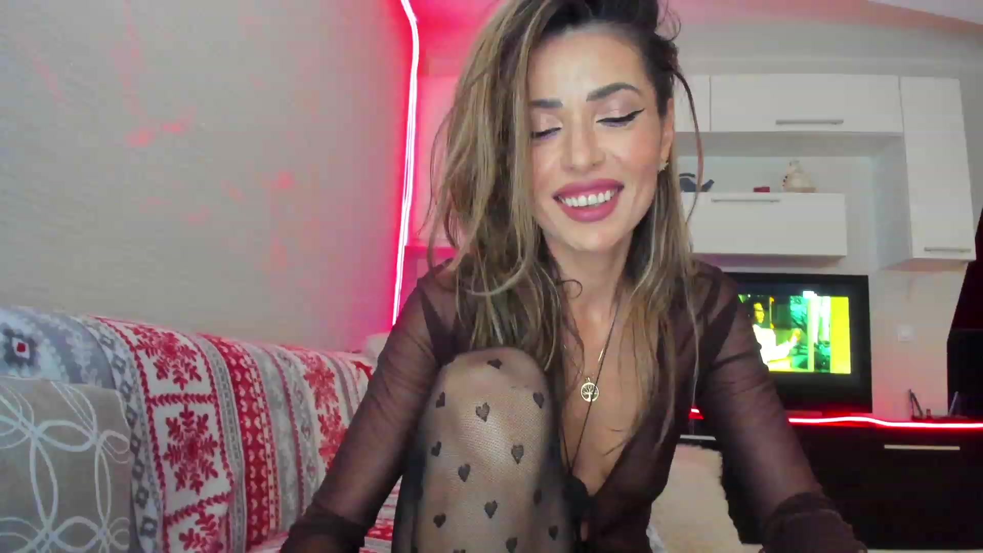 Gallery image thumbnail from SmileyTinaa's myfreecams stream on, 05/15/2023, 21:54 image 3 of 20