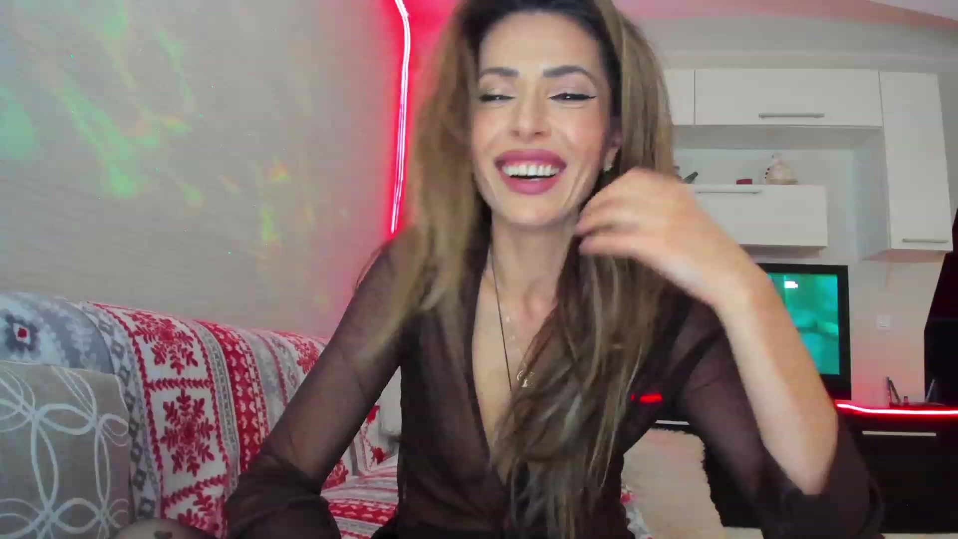 Gallery image thumbnail from SmileyTinaa's myfreecams stream on, 05/15/2023, 21:54 image 13 of 20