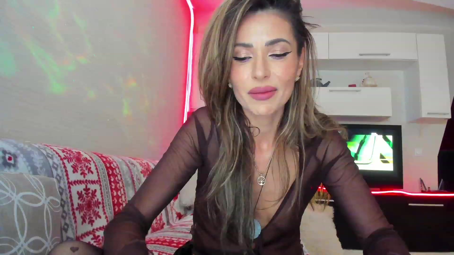 Gallery image thumbnail from SmileyTinaa's myfreecams stream on, 05/15/2023, 21:54 image 4 of 20