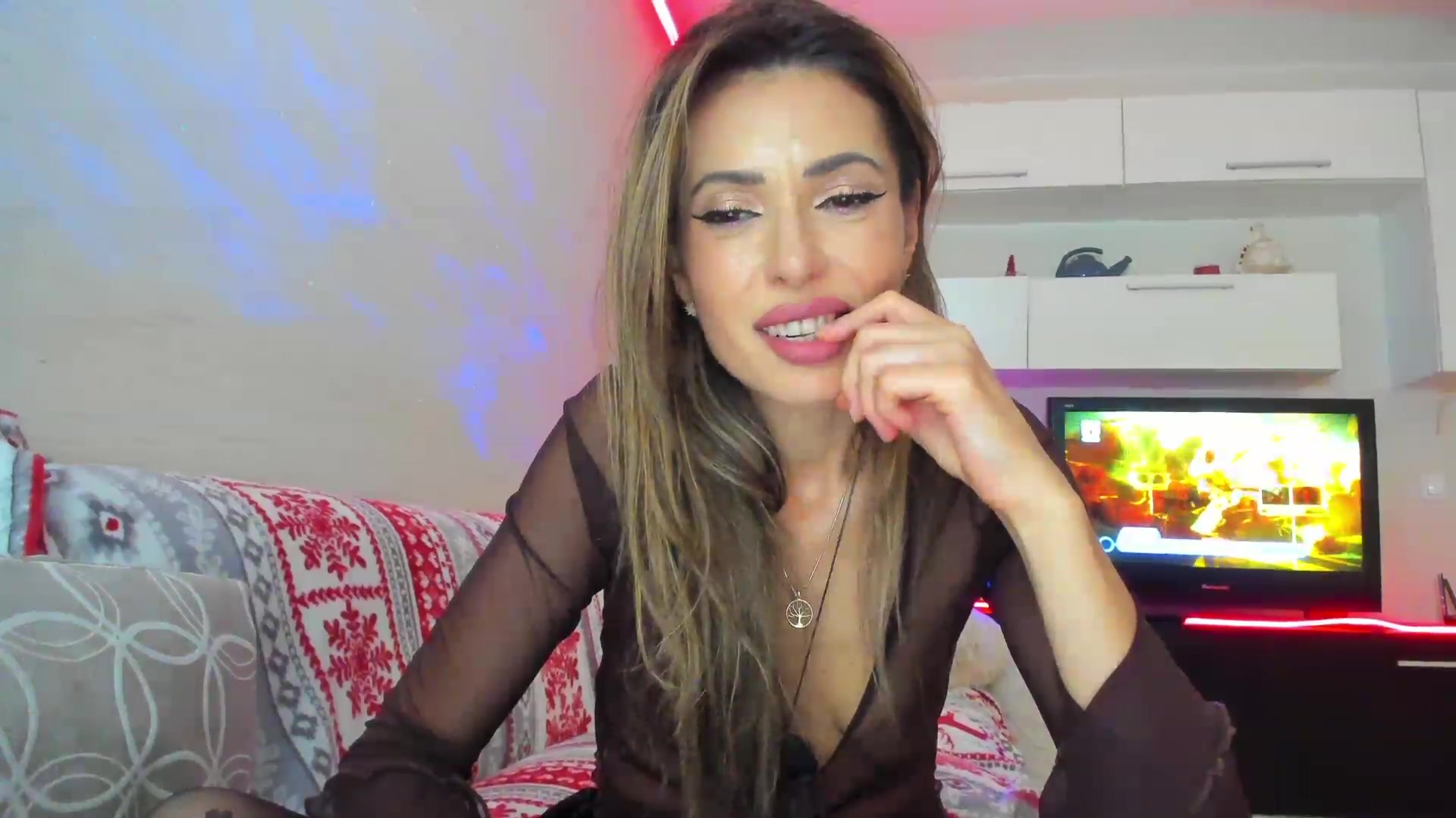 Gallery image thumbnail from SmileyTinaa's myfreecams stream on, 05/15/2023, 23:45 image 4 of 20