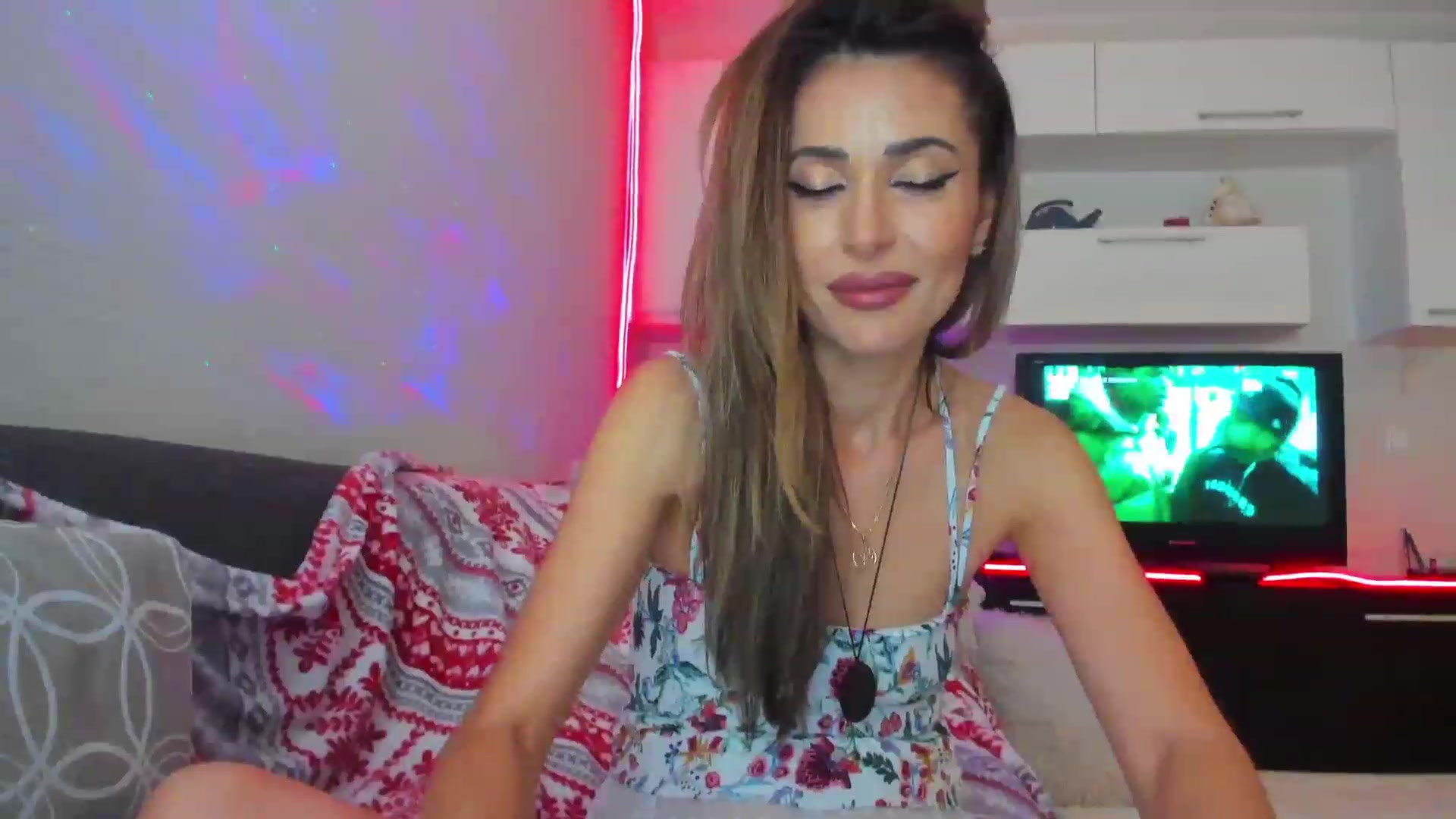 Gallery image thumbnail from SmileyTinaa's myfreecams stream on, 05/17/2023, 24:55 image 12 of 20