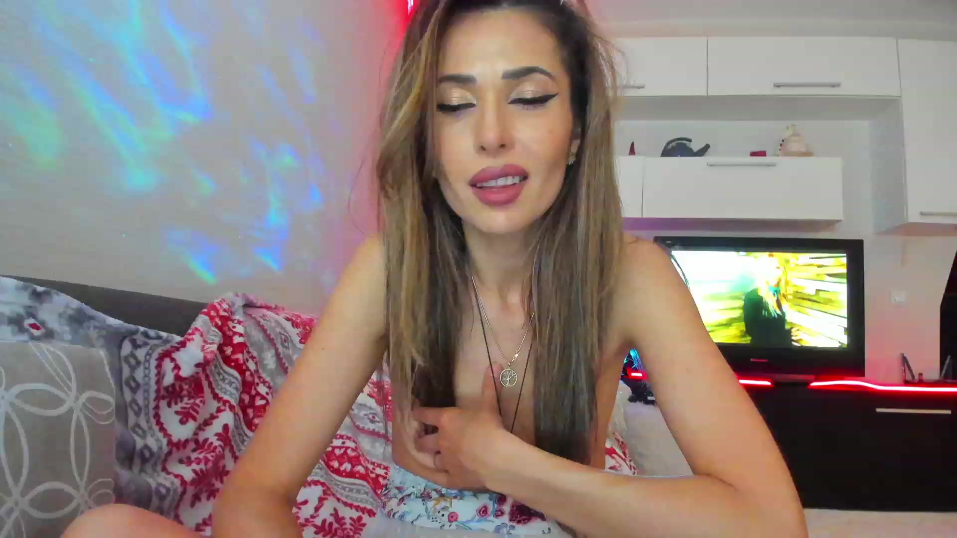 Gallery image thumbnail from SmileyTinaa's myfreecams stream on, 05/17/2023, 24:55 image 3 of 20