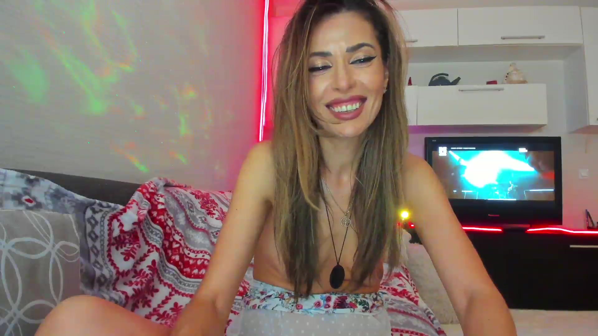 Gallery image thumbnail from SmileyTinaa's myfreecams stream on, 05/17/2023, 24:55 image 10 of 20