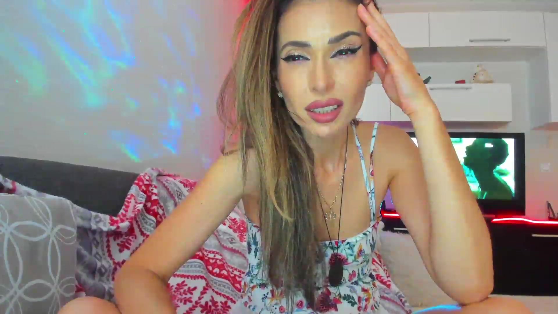Gallery image thumbnail from SmileyTinaa's myfreecams stream on, 05/17/2023, 24:55 image 11 of 20