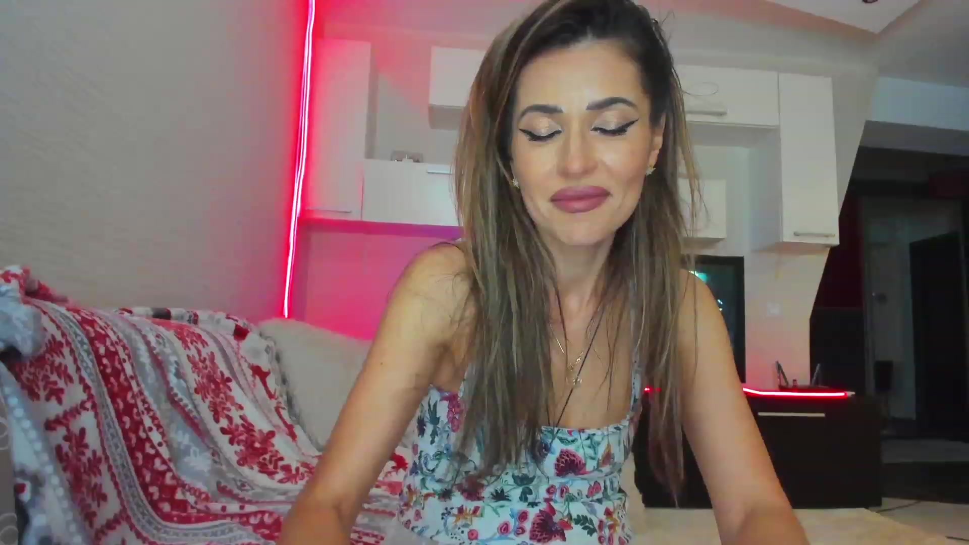 Gallery image thumbnail from SmileyTinaa's myfreecams stream on, 05/17/2023, 02:45 image 18 of 20