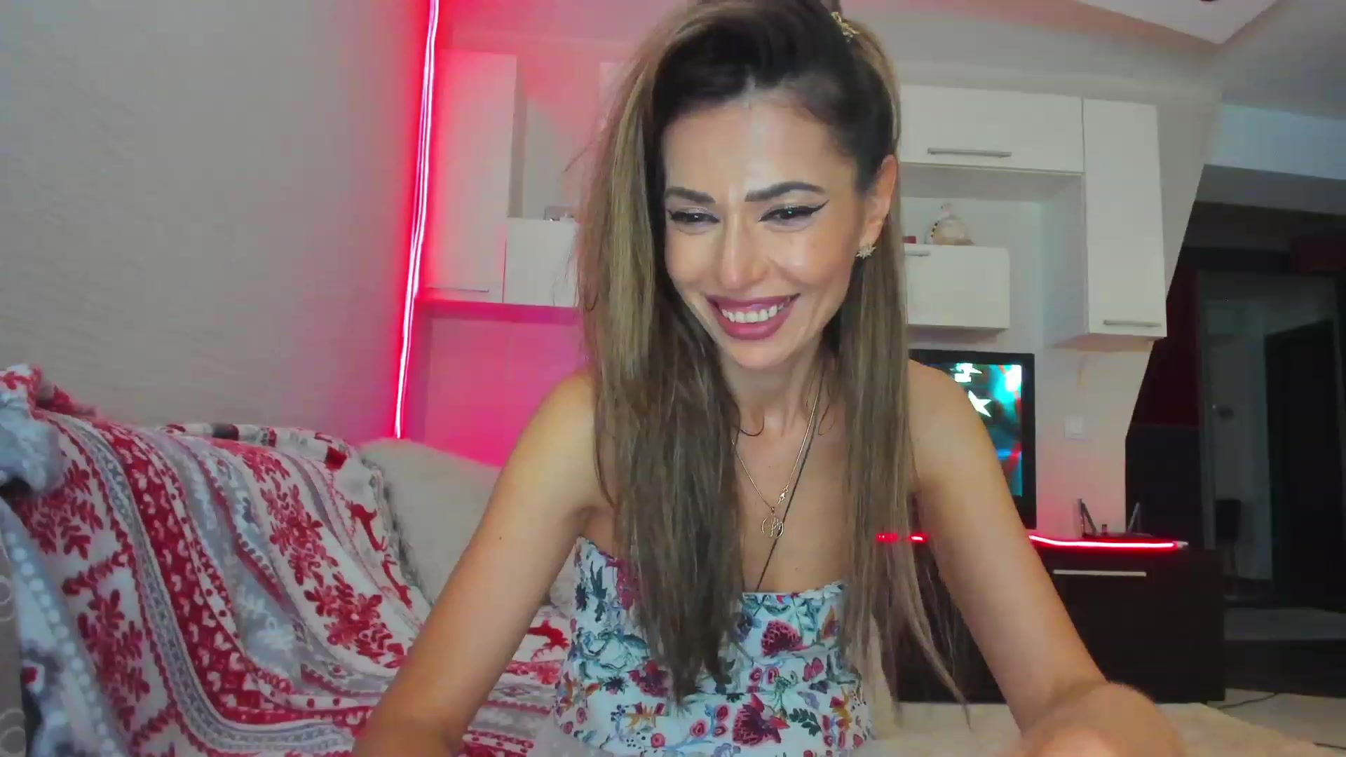 Gallery image thumbnail from SmileyTinaa's myfreecams stream on, 05/17/2023, 02:45 image 16 of 20