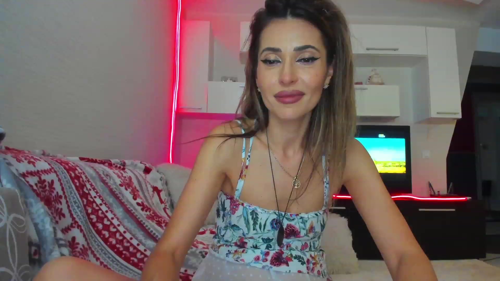 Gallery image thumbnail from SmileyTinaa's myfreecams stream on, 05/17/2023, 02:45 image 11 of 20