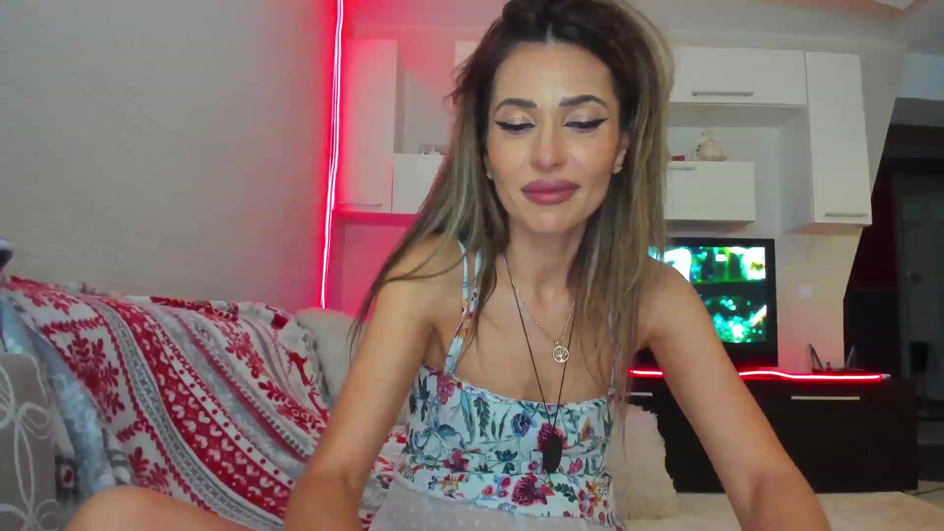 Gallery image thumbnail from SmileyTinaa's myfreecams stream on, 05/17/2023, 02:45 image 12 of 20