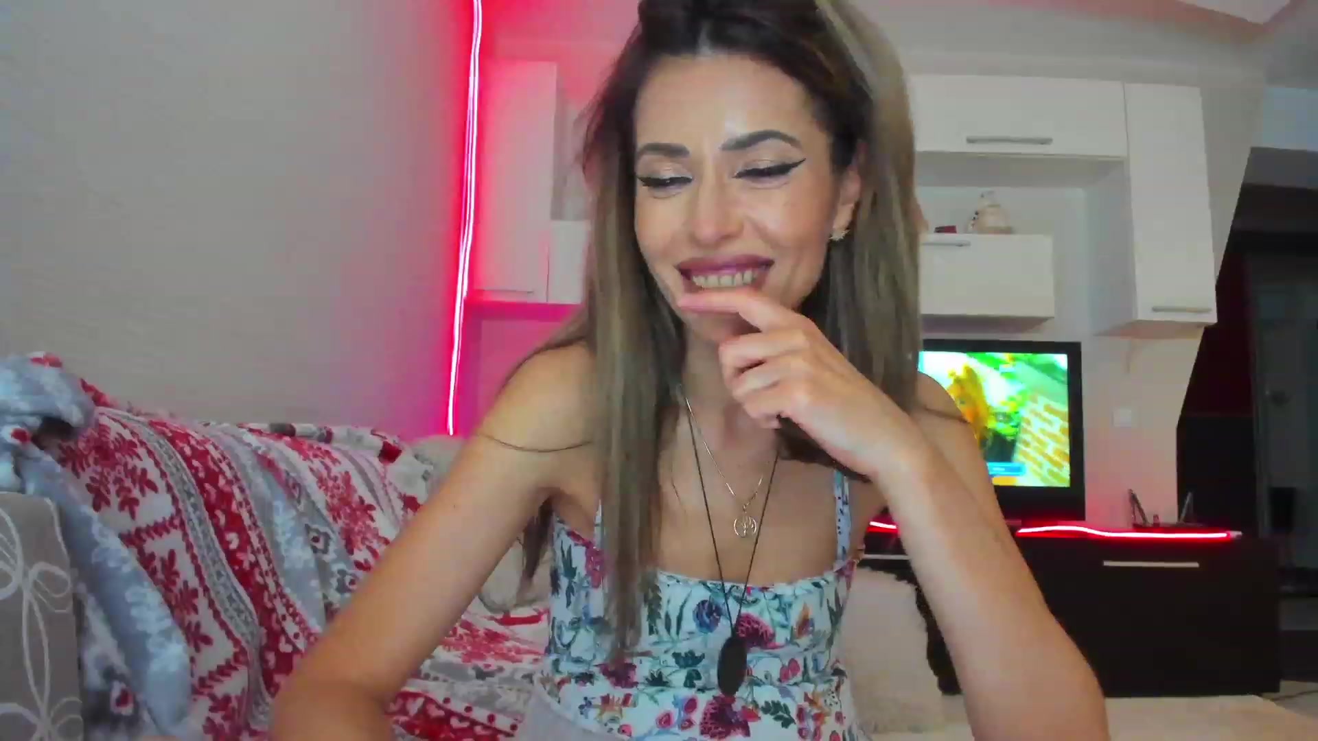 Gallery image thumbnail from SmileyTinaa's myfreecams stream on, 05/17/2023, 02:45 image 13 of 20