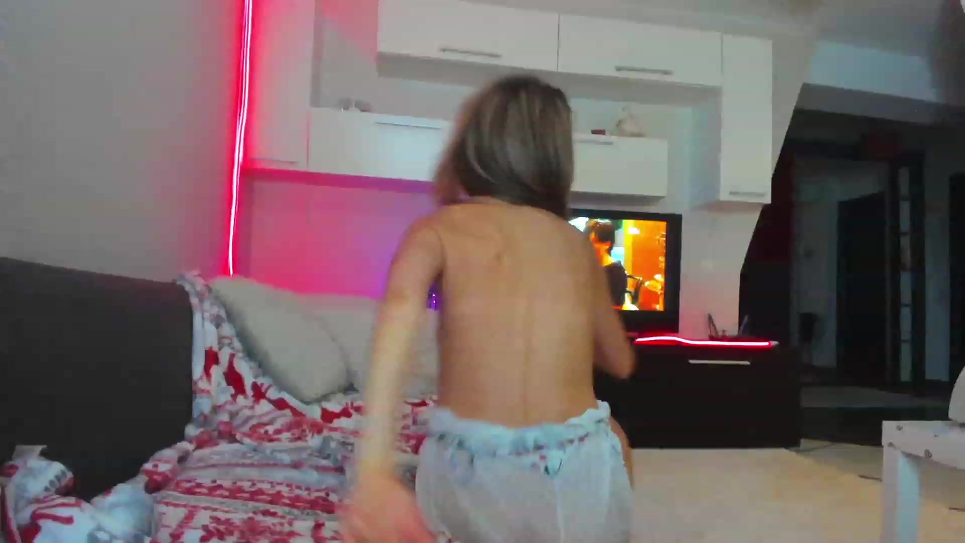 Gallery image thumbnail from SmileyTinaa's myfreecams stream on, 05/17/2023, 03:26 image 10 of 20