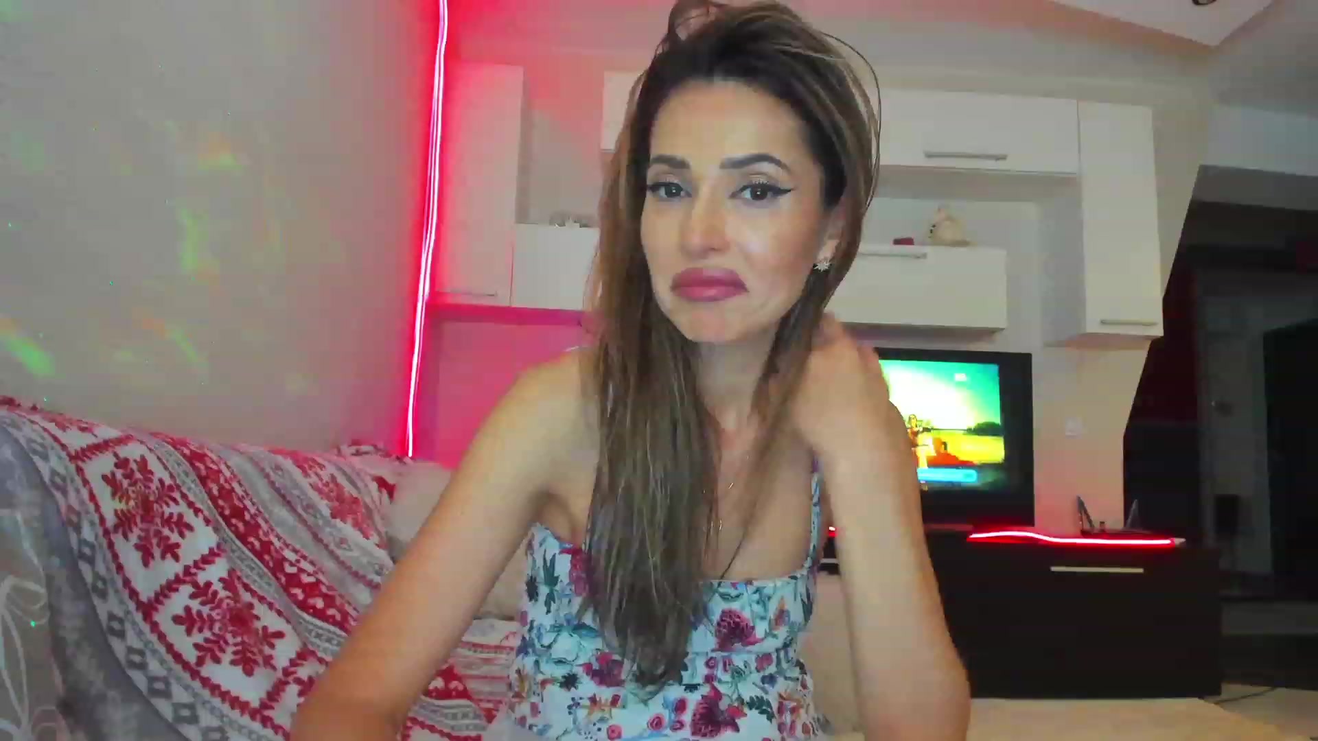 Gallery image thumbnail from SmileyTinaa's myfreecams stream on, 05/17/2023, 05:51 image 11 of 20
