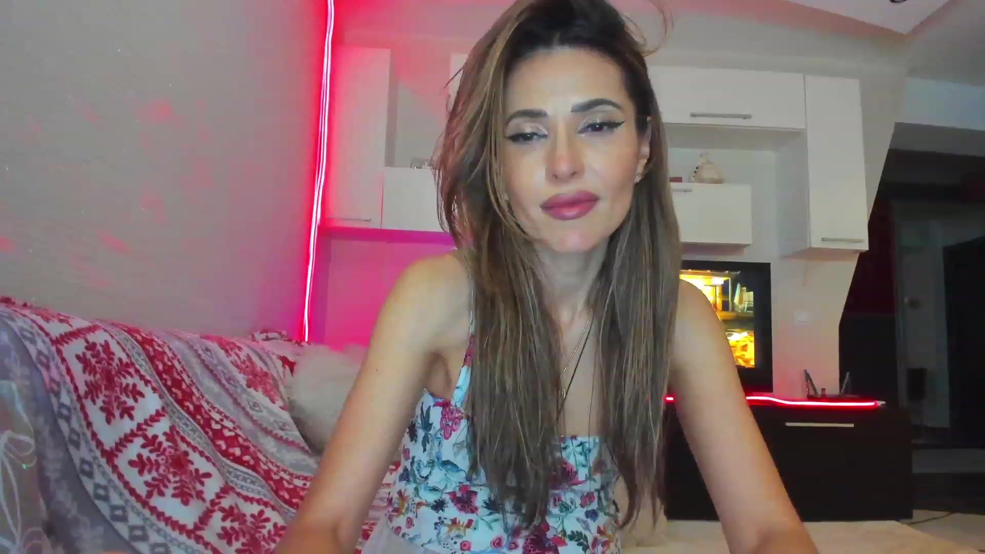 Gallery image thumbnail from SmileyTinaa's myfreecams stream on, 05/17/2023, 05:51 image 12 of 20