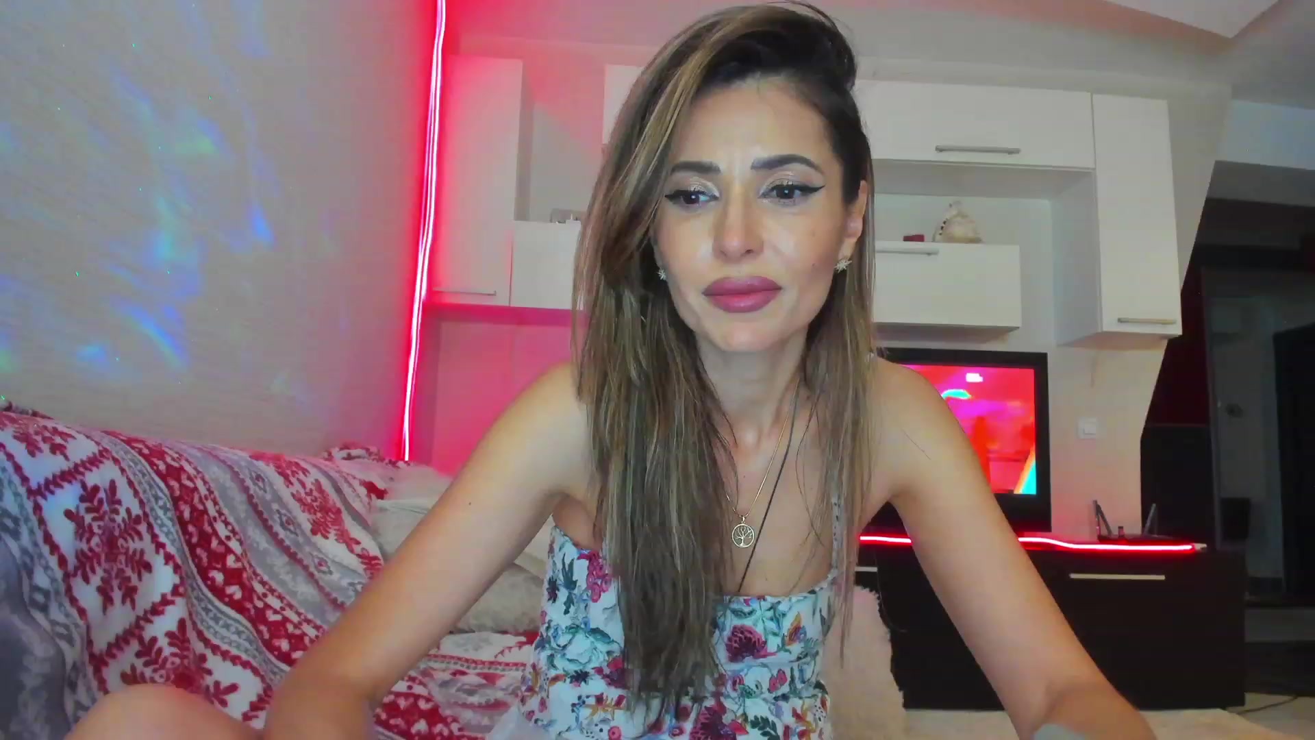 Gallery image thumbnail from SmileyTinaa's myfreecams stream on, 05/17/2023, 05:51 image 18 of 20