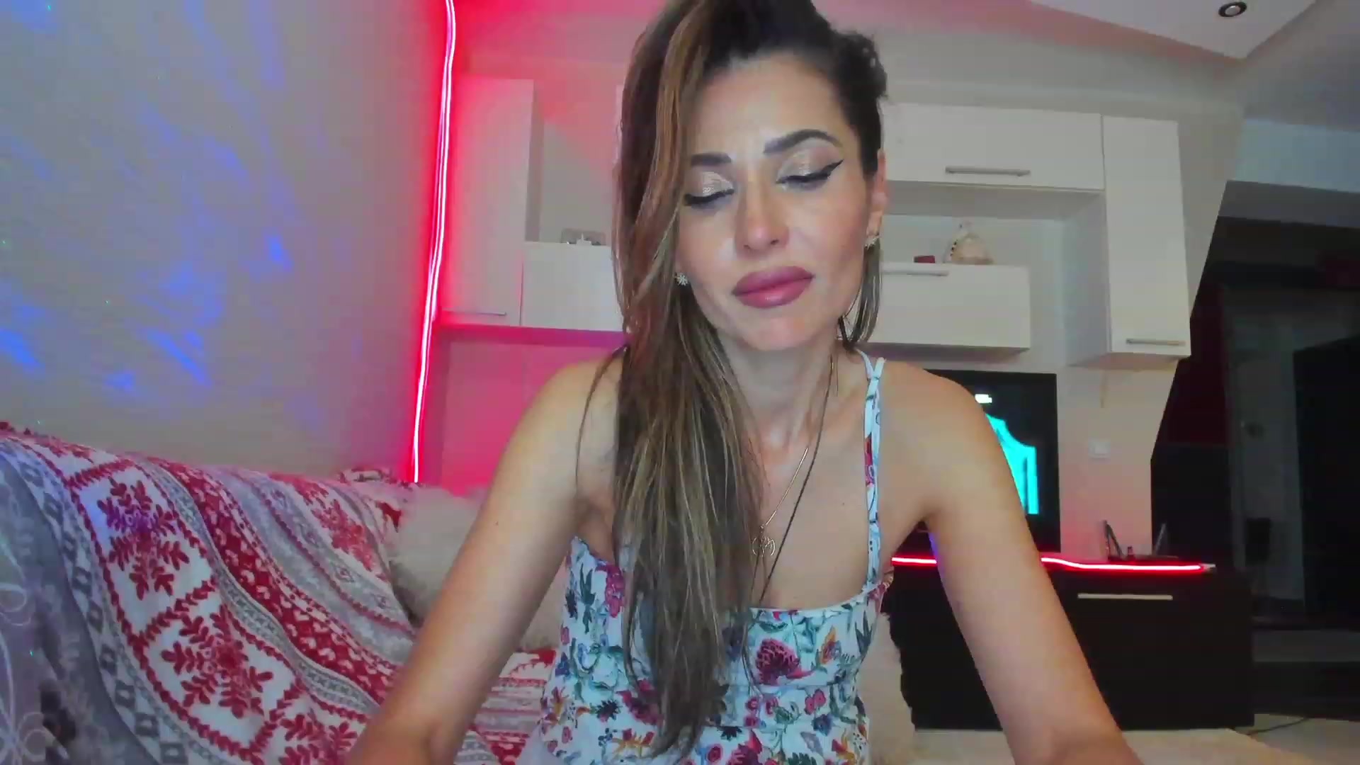Gallery image thumbnail from SmileyTinaa's myfreecams stream on, 05/17/2023, 05:51 image 9 of 20