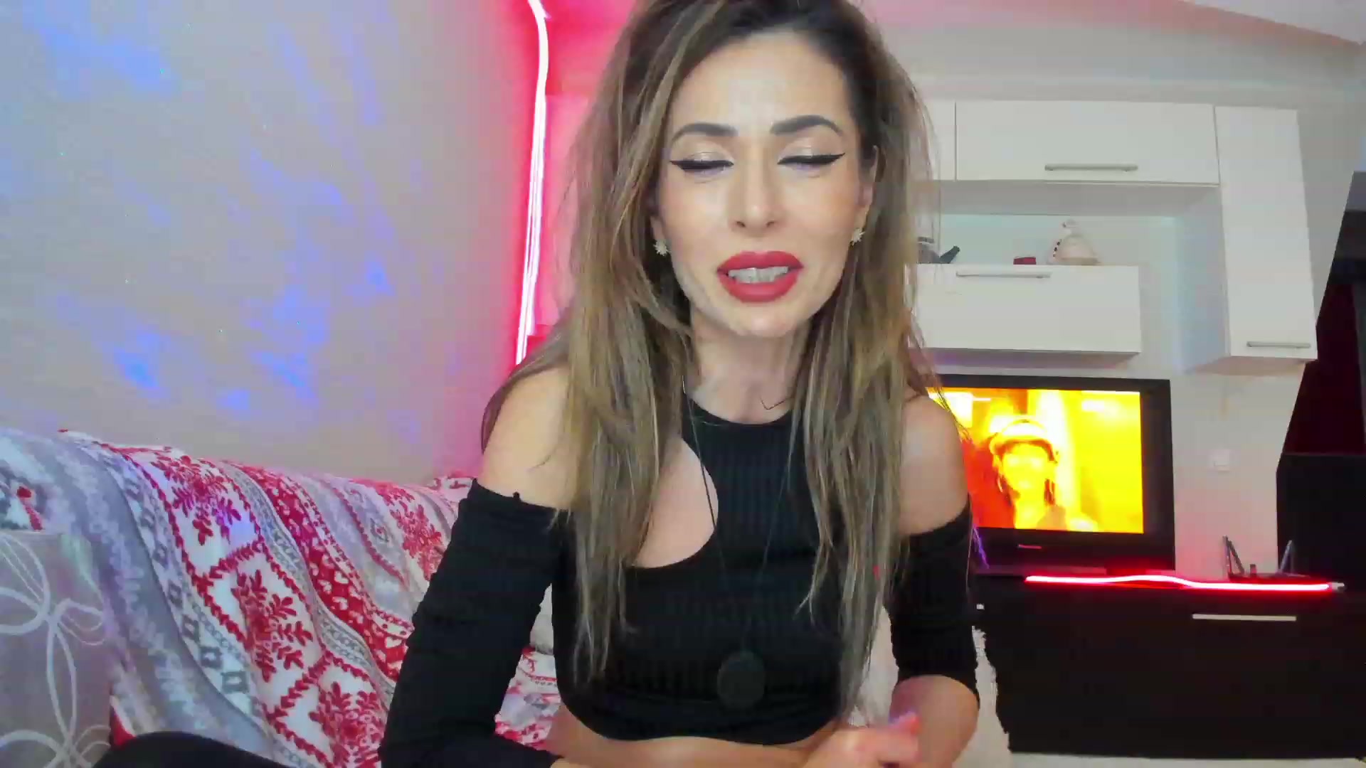 Gallery image thumbnail from SmileyTinaa's myfreecams stream on, 05/18/2023, 24:06 image 1 of 20
