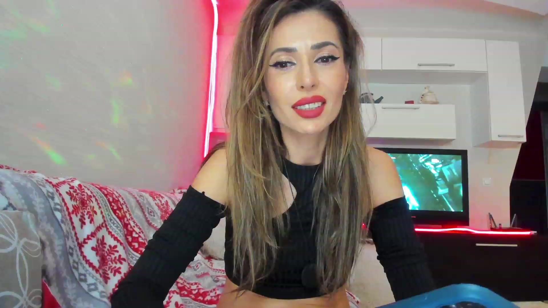 Gallery image thumbnail from SmileyTinaa's myfreecams stream on, 05/18/2023, 24:06 image 4 of 20