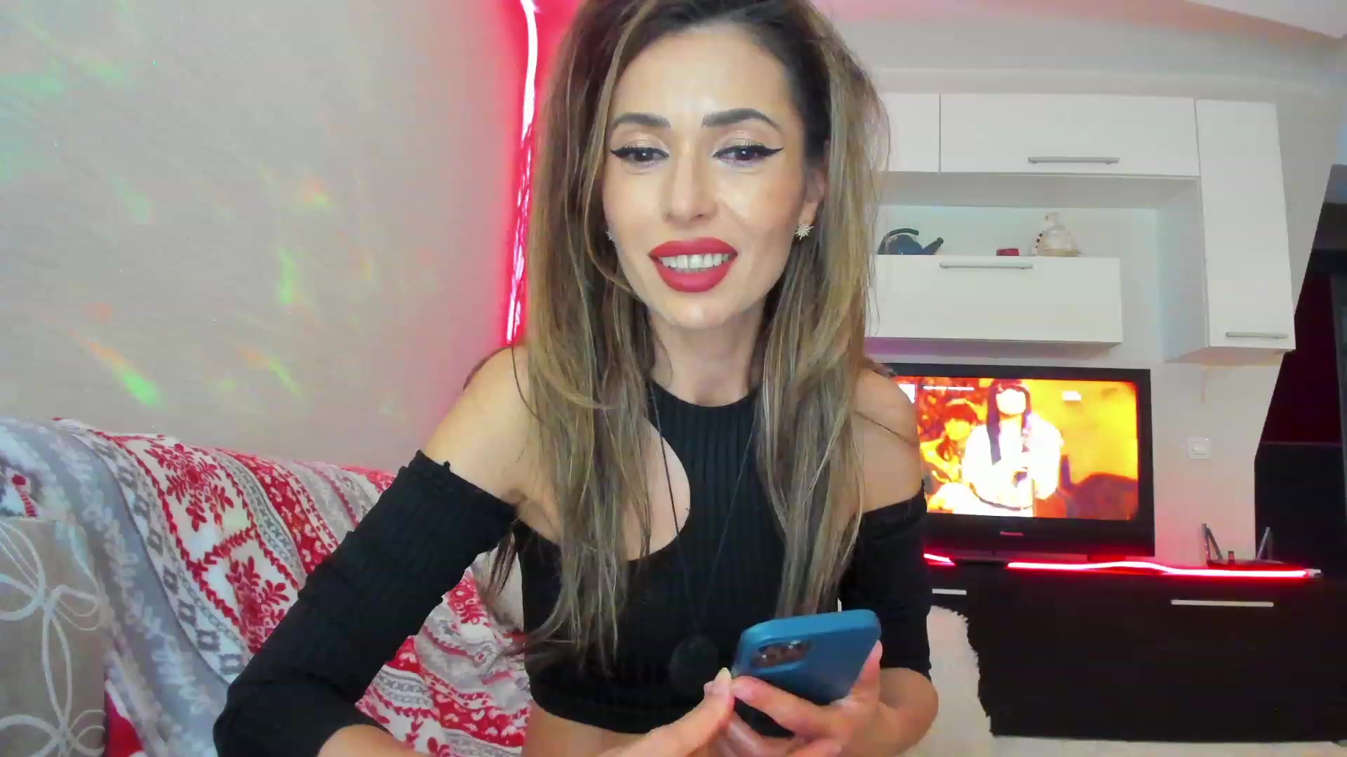 Gallery image thumbnail from SmileyTinaa's myfreecams stream on, 05/18/2023, 24:06 image 2 of 20