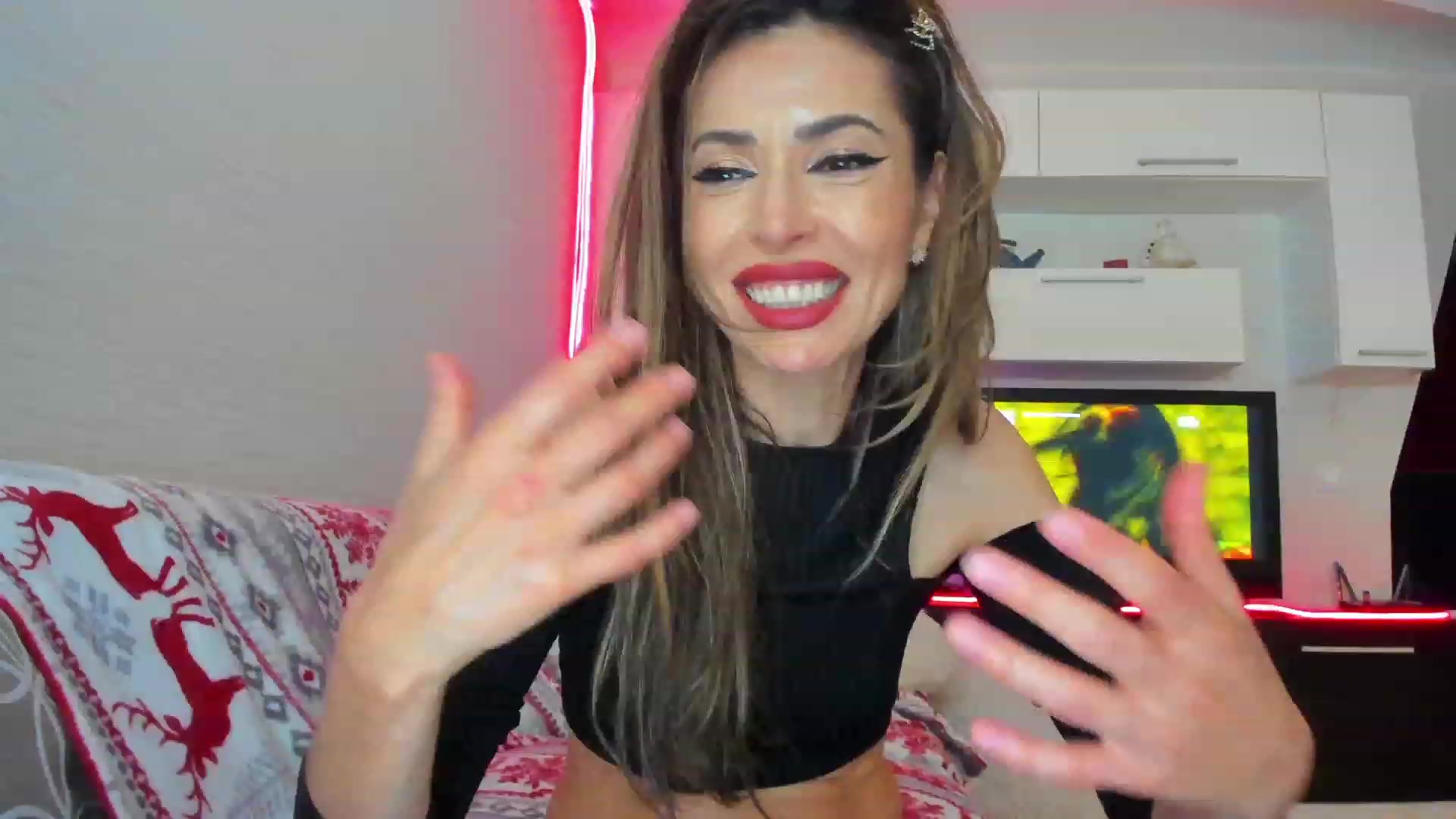 Gallery image thumbnail from SmileyTinaa's myfreecams stream on, 05/18/2023, 02:03 image 12 of 20