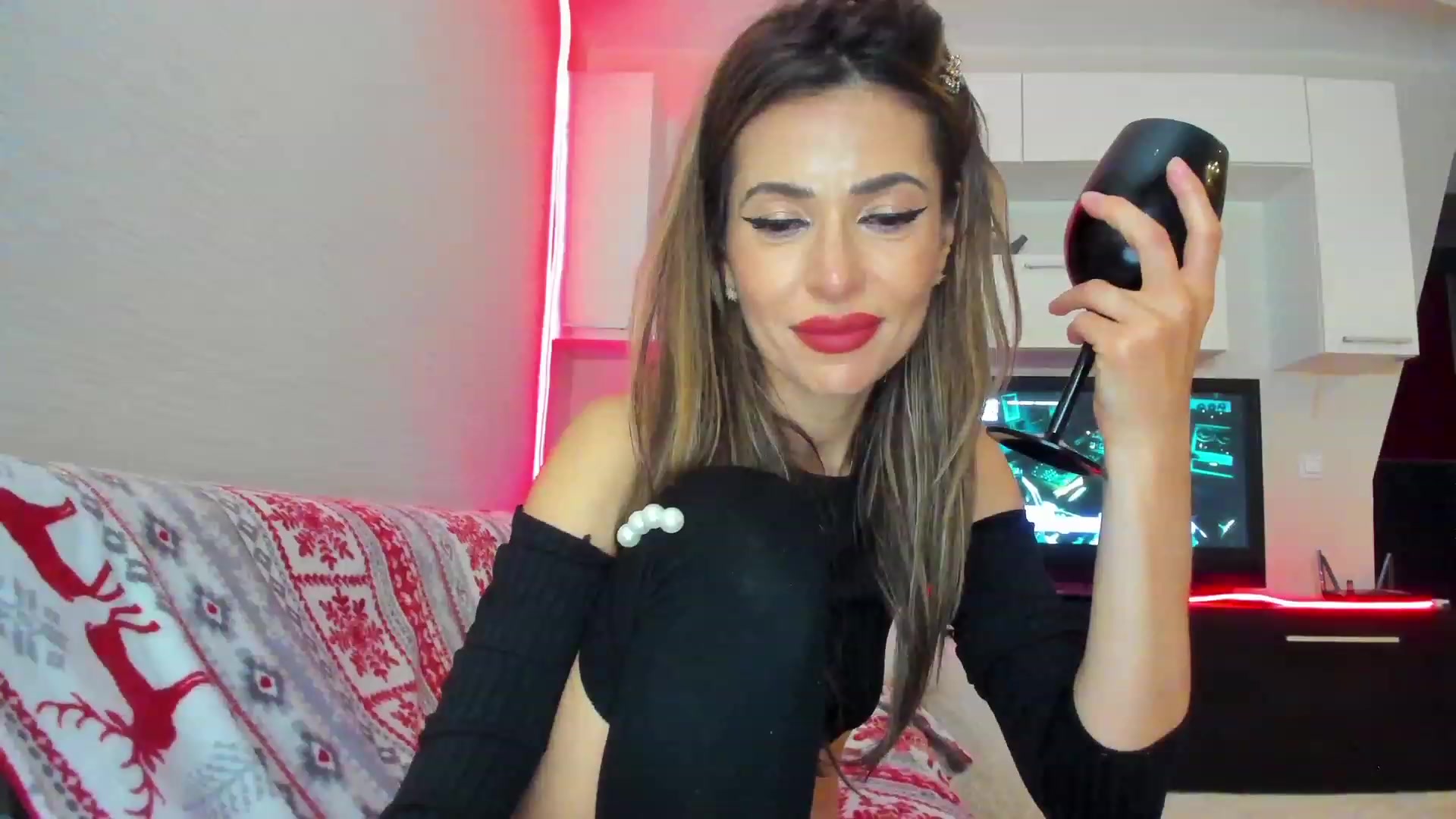 Gallery image thumbnail from SmileyTinaa's myfreecams stream on, 05/18/2023, 02:03 image 16 of 20