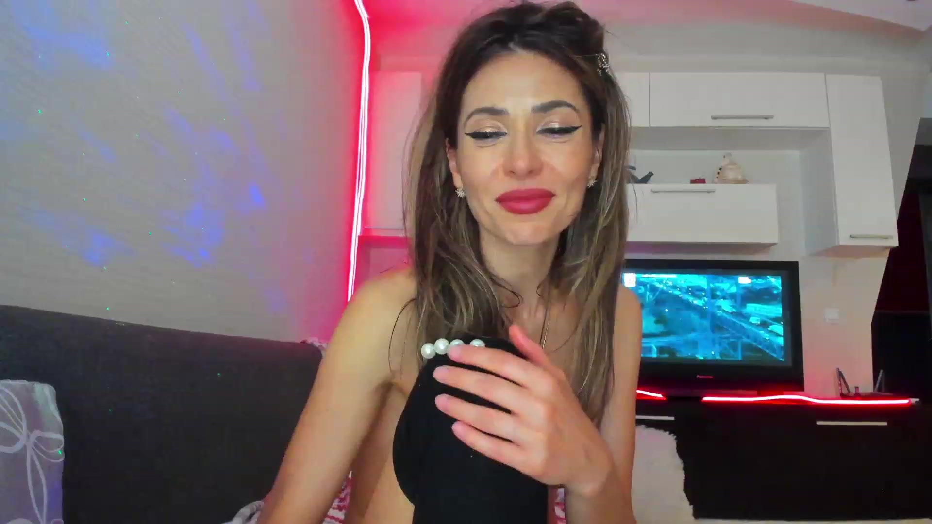 Gallery image thumbnail from SmileyTinaa's myfreecams stream on, 05/18/2023, 05:45 image 20 of 20