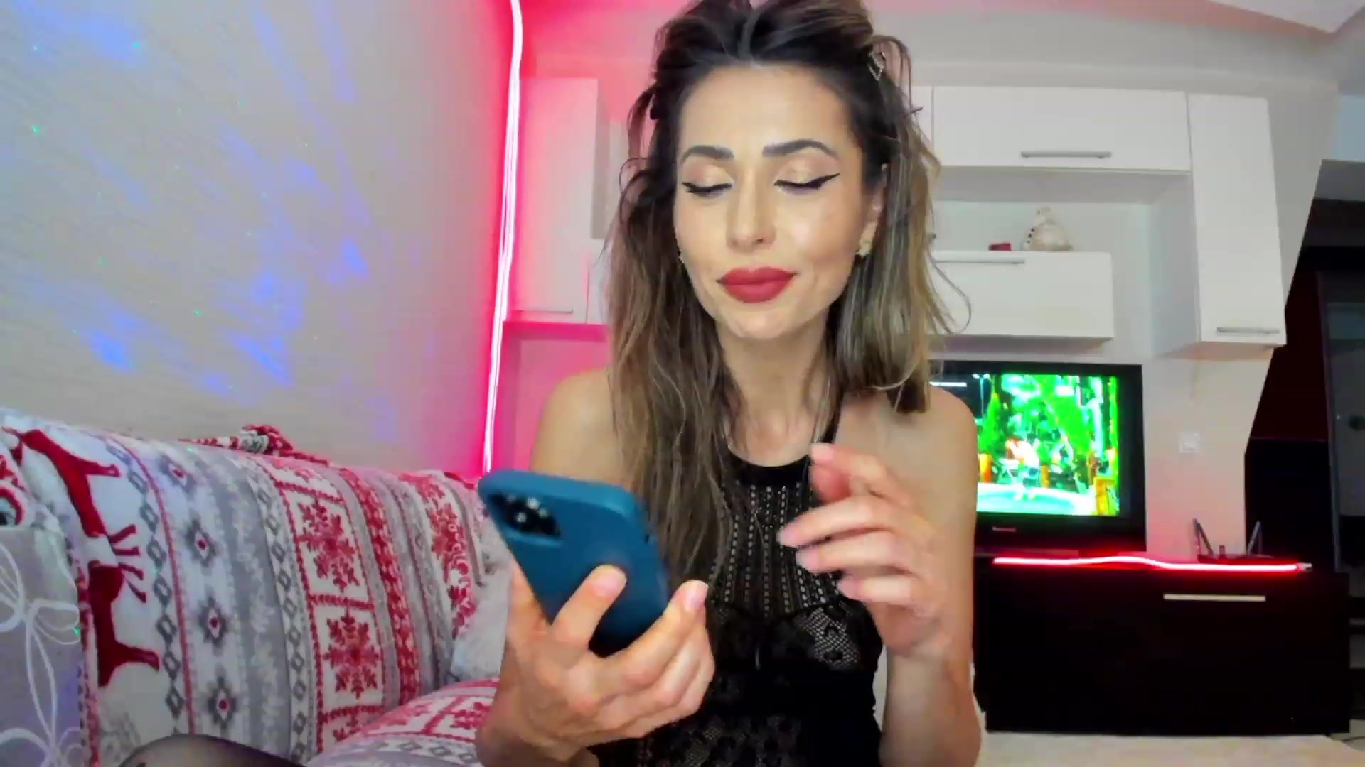 Gallery image thumbnail from SmileyTinaa's myfreecams stream on, 05/18/2023, 22:34 image 17 of 20