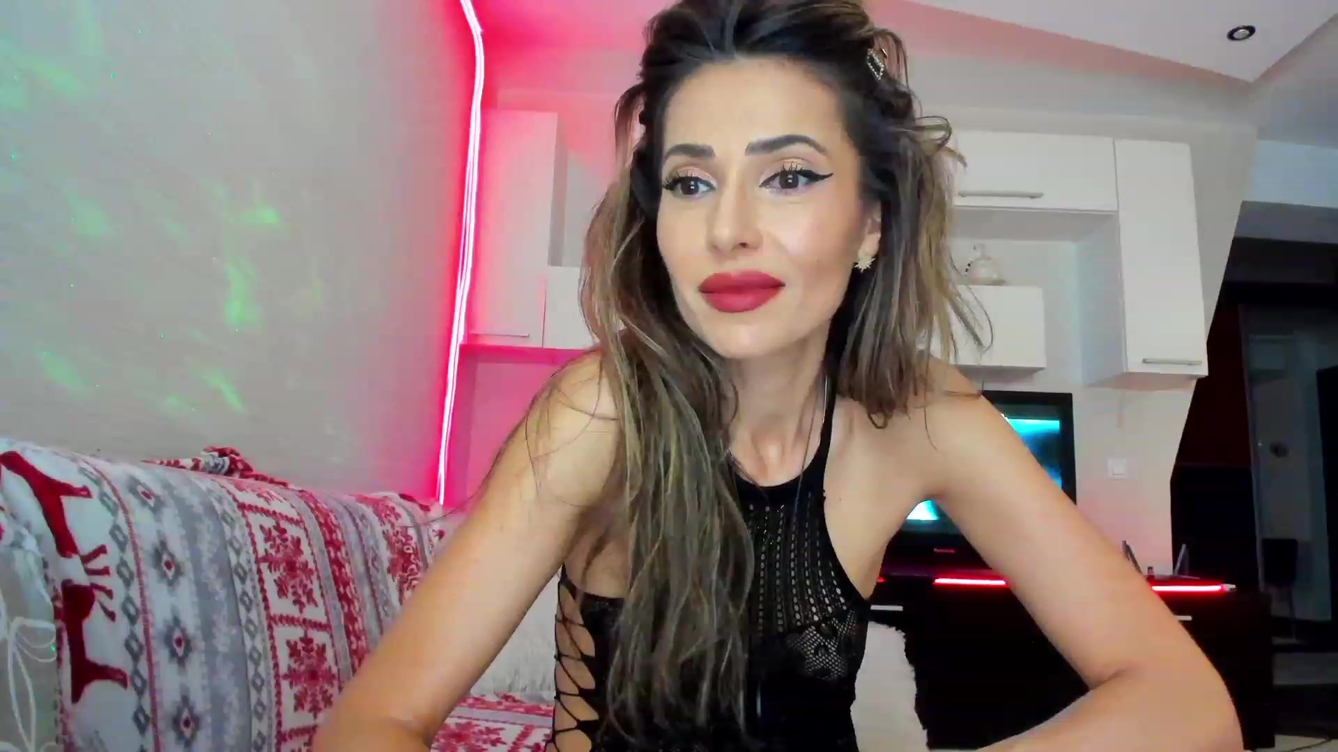 Gallery image thumbnail from SmileyTinaa's myfreecams stream on, 05/18/2023, 22:34 image 1 of 20