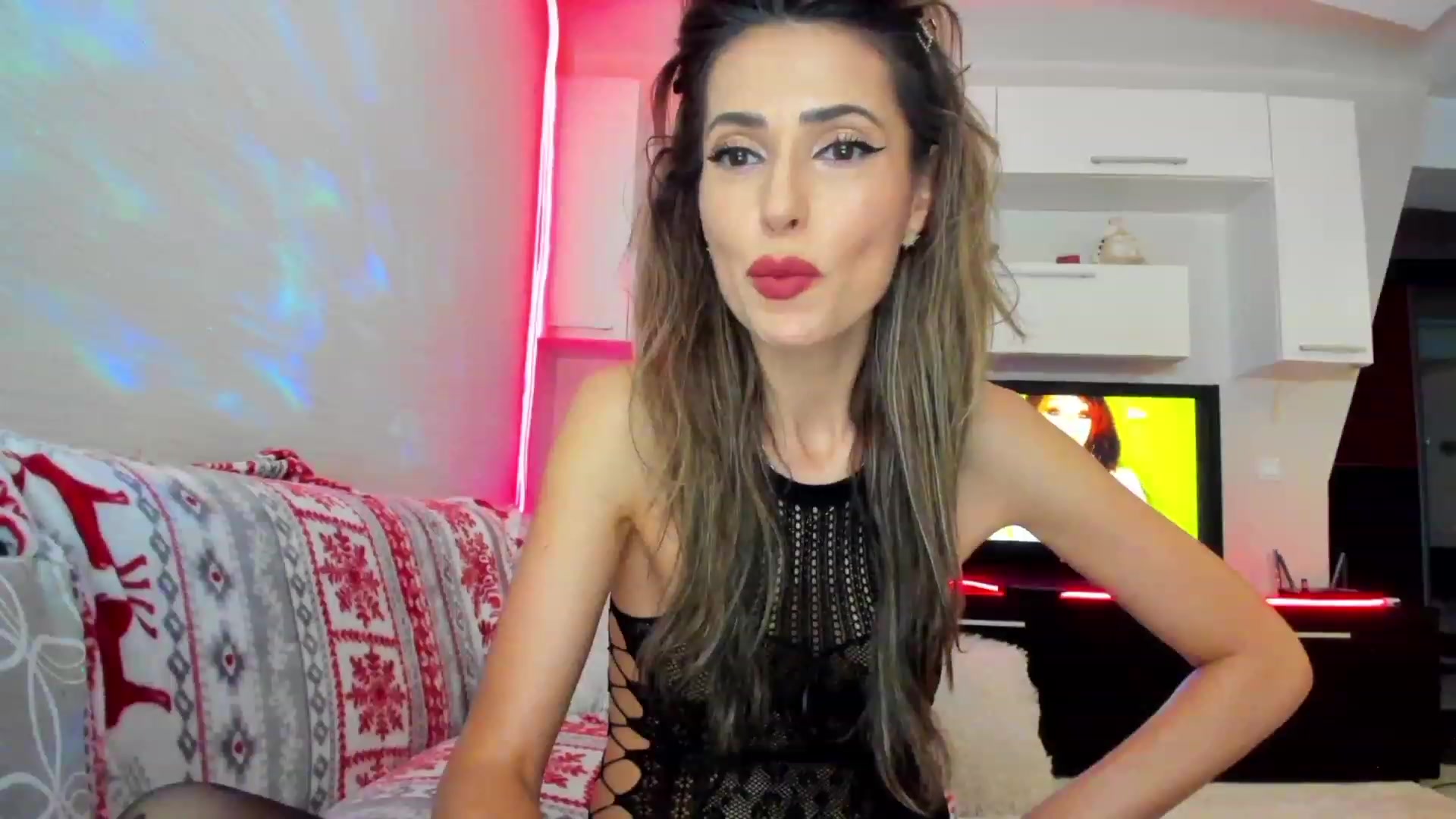 Gallery image thumbnail from SmileyTinaa's myfreecams stream on, 05/18/2023, 22:34 image 11 of 20