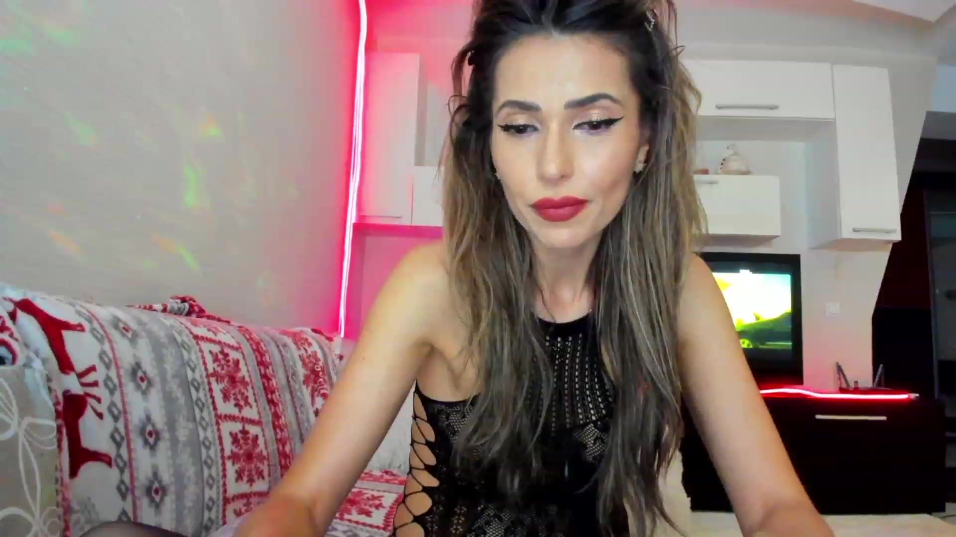 Gallery image thumbnail from SmileyTinaa's myfreecams stream on, 05/18/2023, 22:34 image 12 of 20