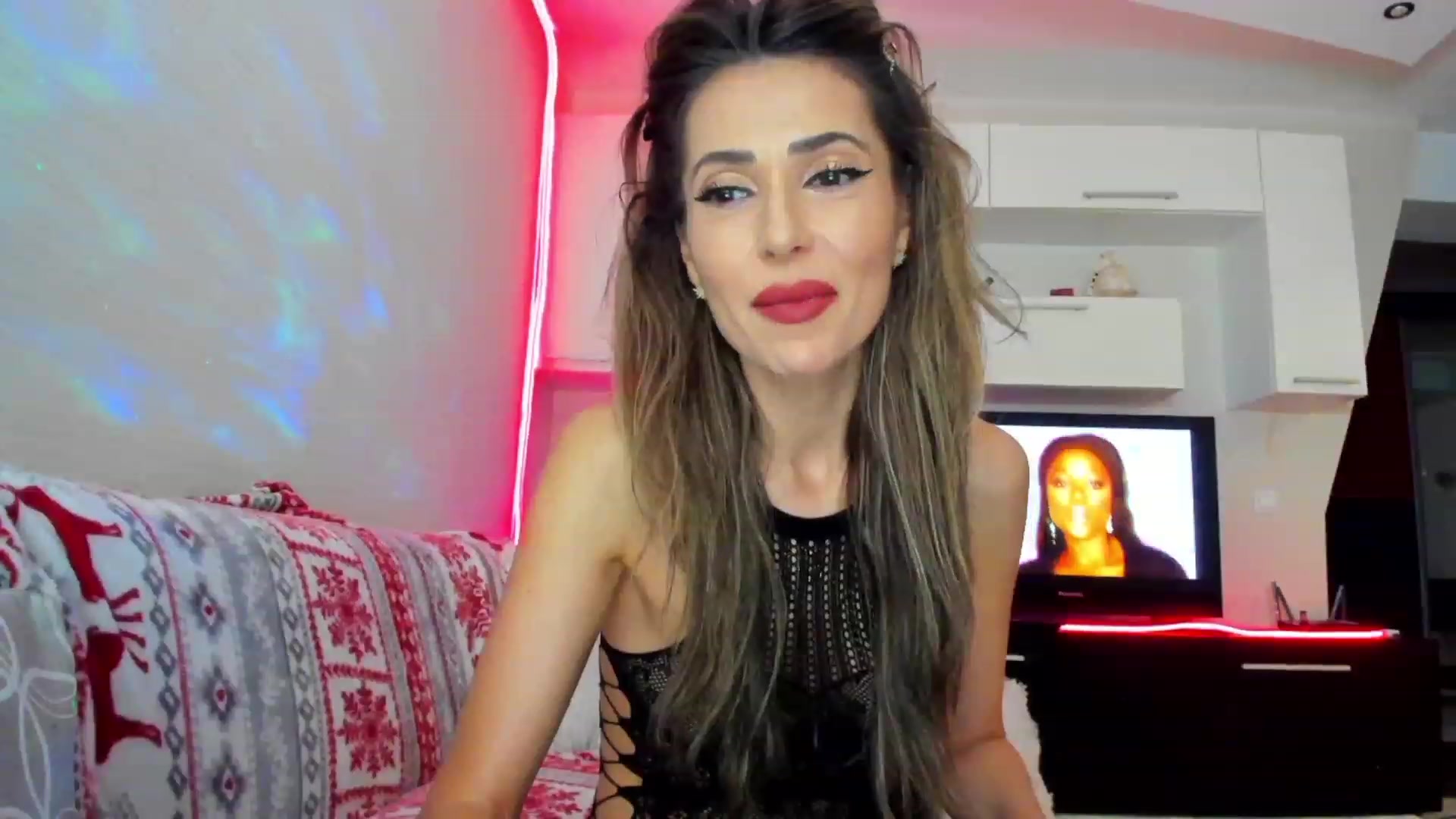 Gallery image thumbnail from SmileyTinaa's myfreecams stream on, 05/18/2023, 22:34 image 10 of 20