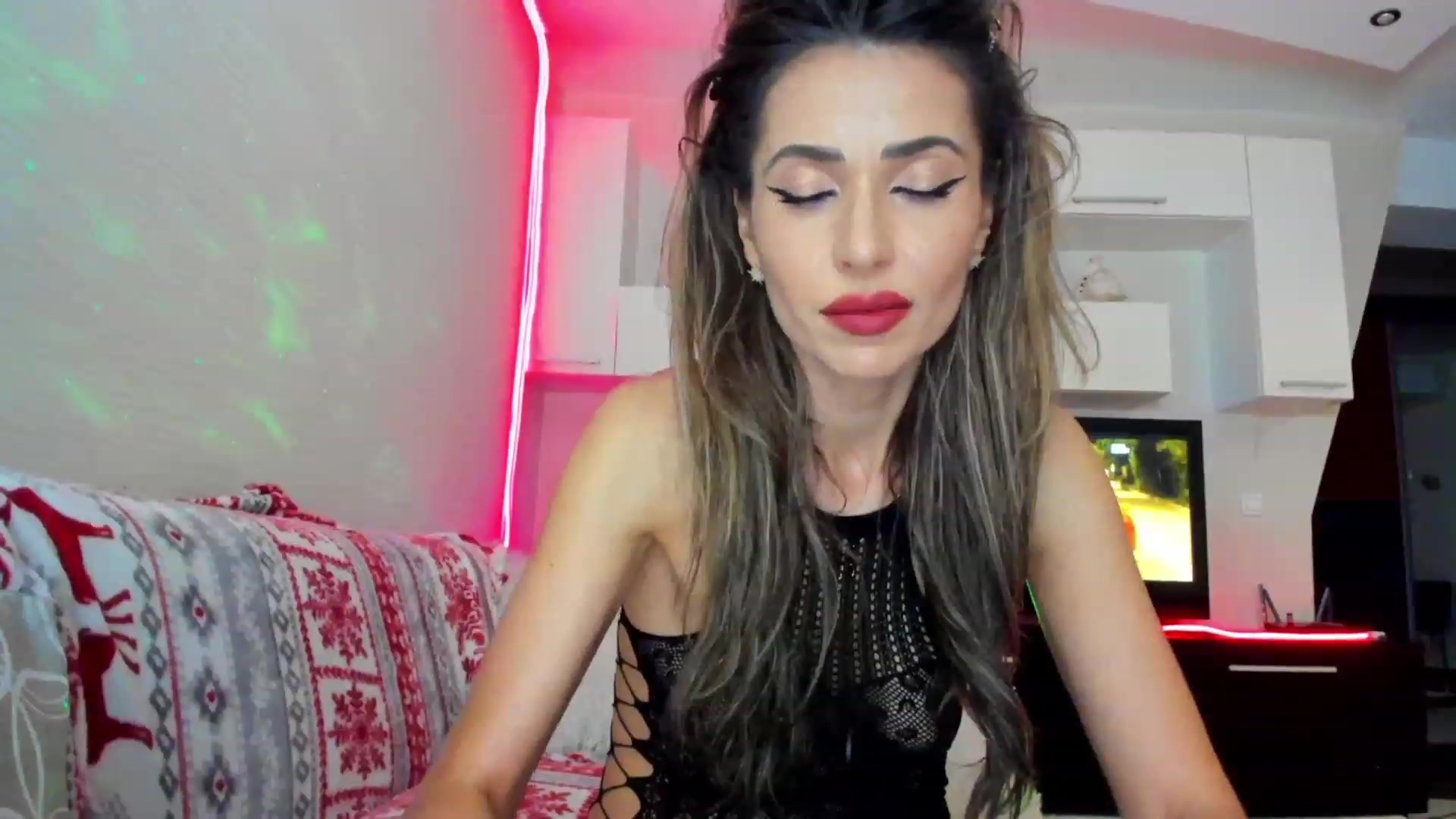 Gallery image thumbnail from SmileyTinaa's myfreecams stream on, 05/18/2023, 22:34 image 5 of 20