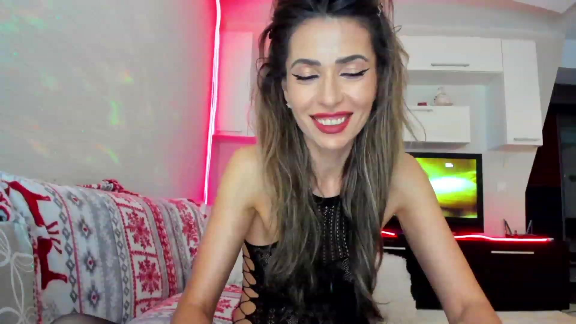 Gallery image thumbnail from SmileyTinaa's myfreecams stream on, 05/18/2023, 22:34 image 14 of 20