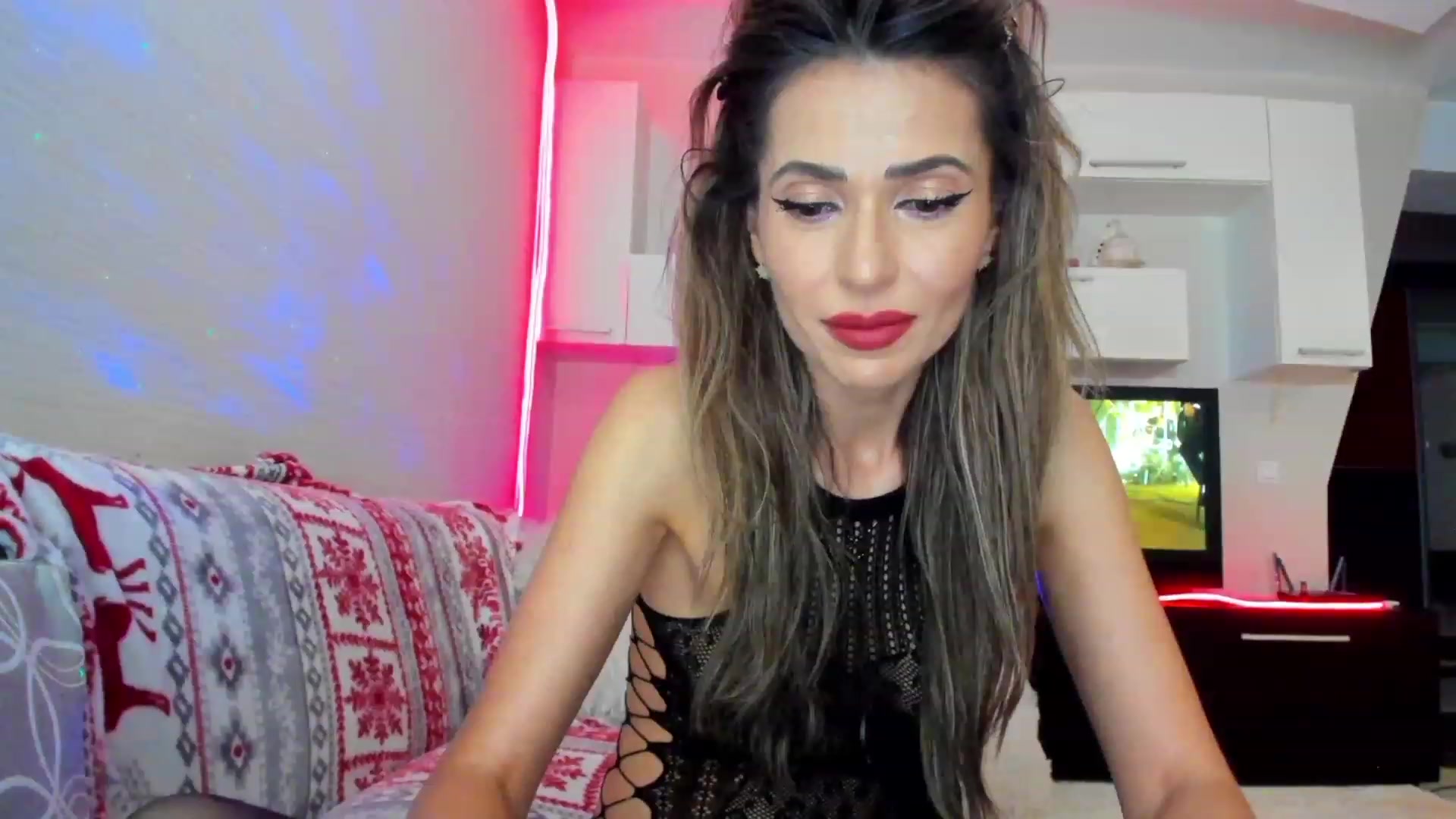 Gallery image thumbnail from SmileyTinaa's myfreecams stream on, 05/18/2023, 22:34 image 15 of 20