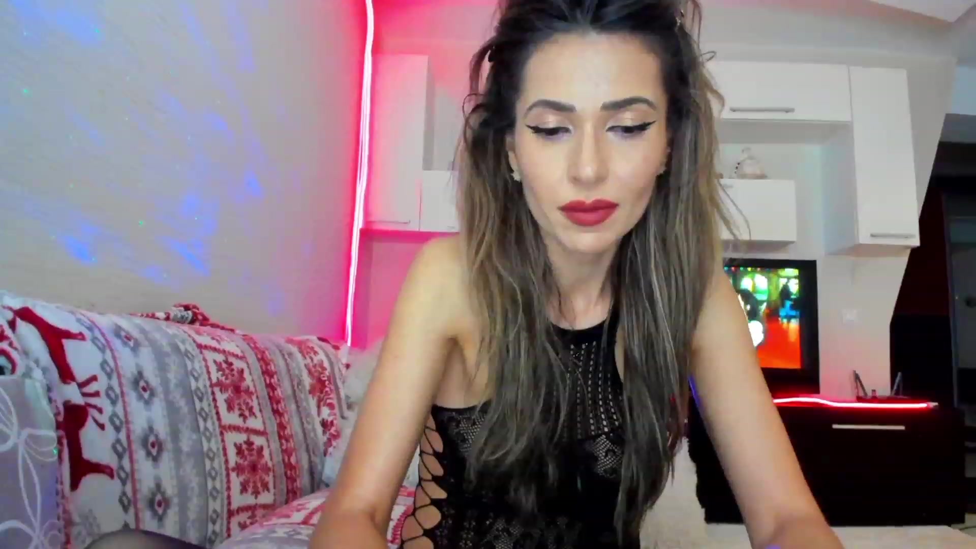 Gallery image thumbnail from SmileyTinaa's myfreecams stream on, 05/18/2023, 22:34 image 16 of 20
