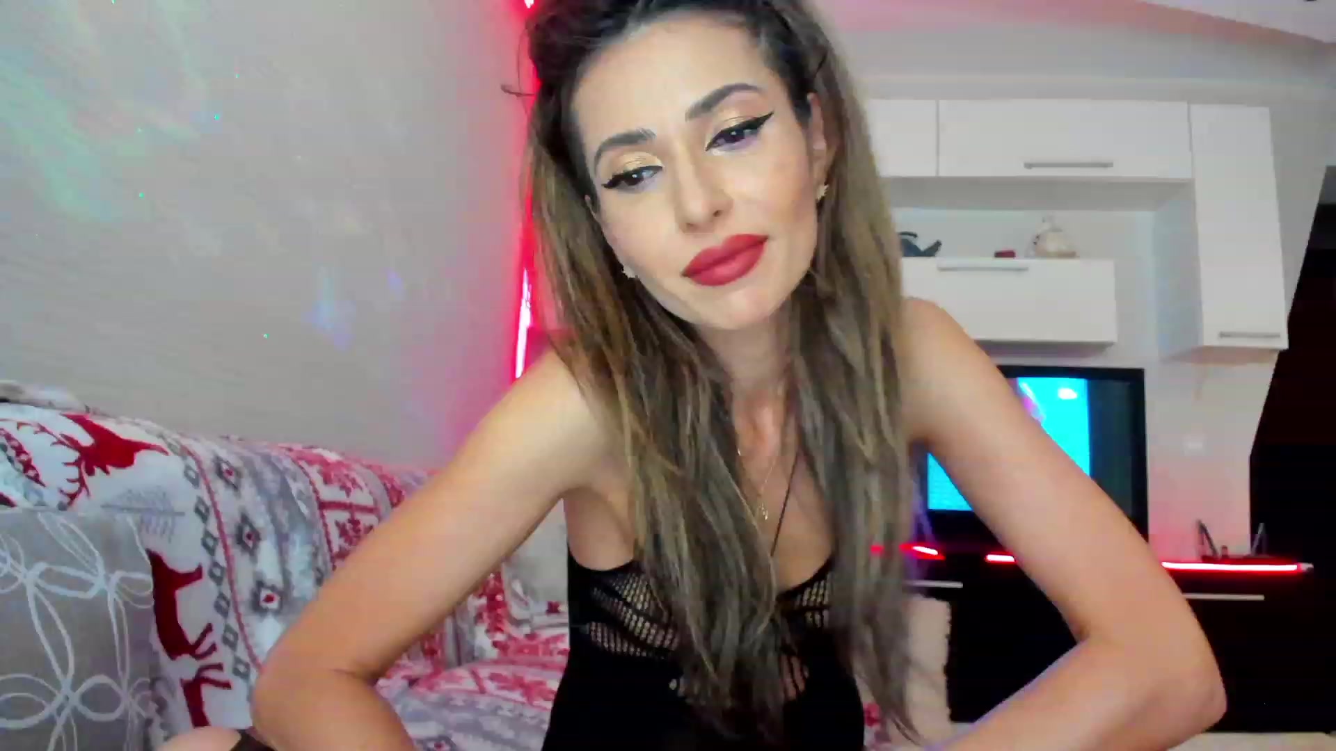 Gallery image thumbnail from SmileyTinaa's myfreecams stream on, 05/19/2023, 22:04 image 16 of 20