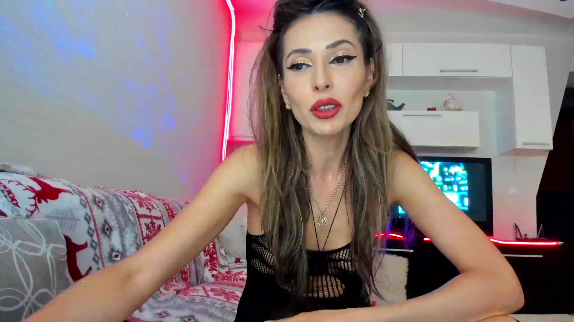 Gallery image thumbnail from SmileyTinaa's myfreecams stream on, 05/19/2023, 22:04 image 18 of 20