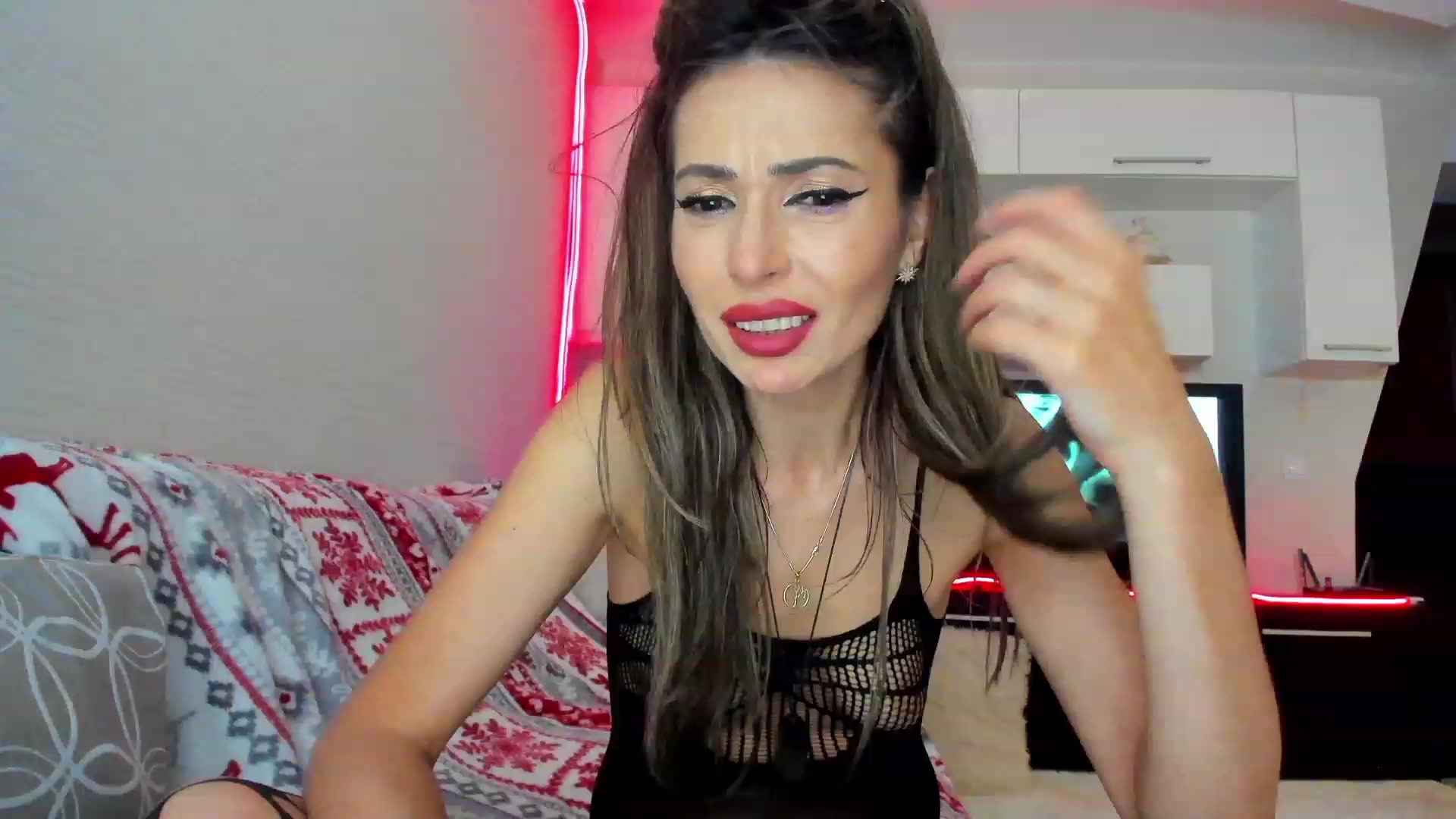 Gallery image thumbnail from SmileyTinaa's myfreecams stream on, 05/20/2023, 01:39 image 18 of 20