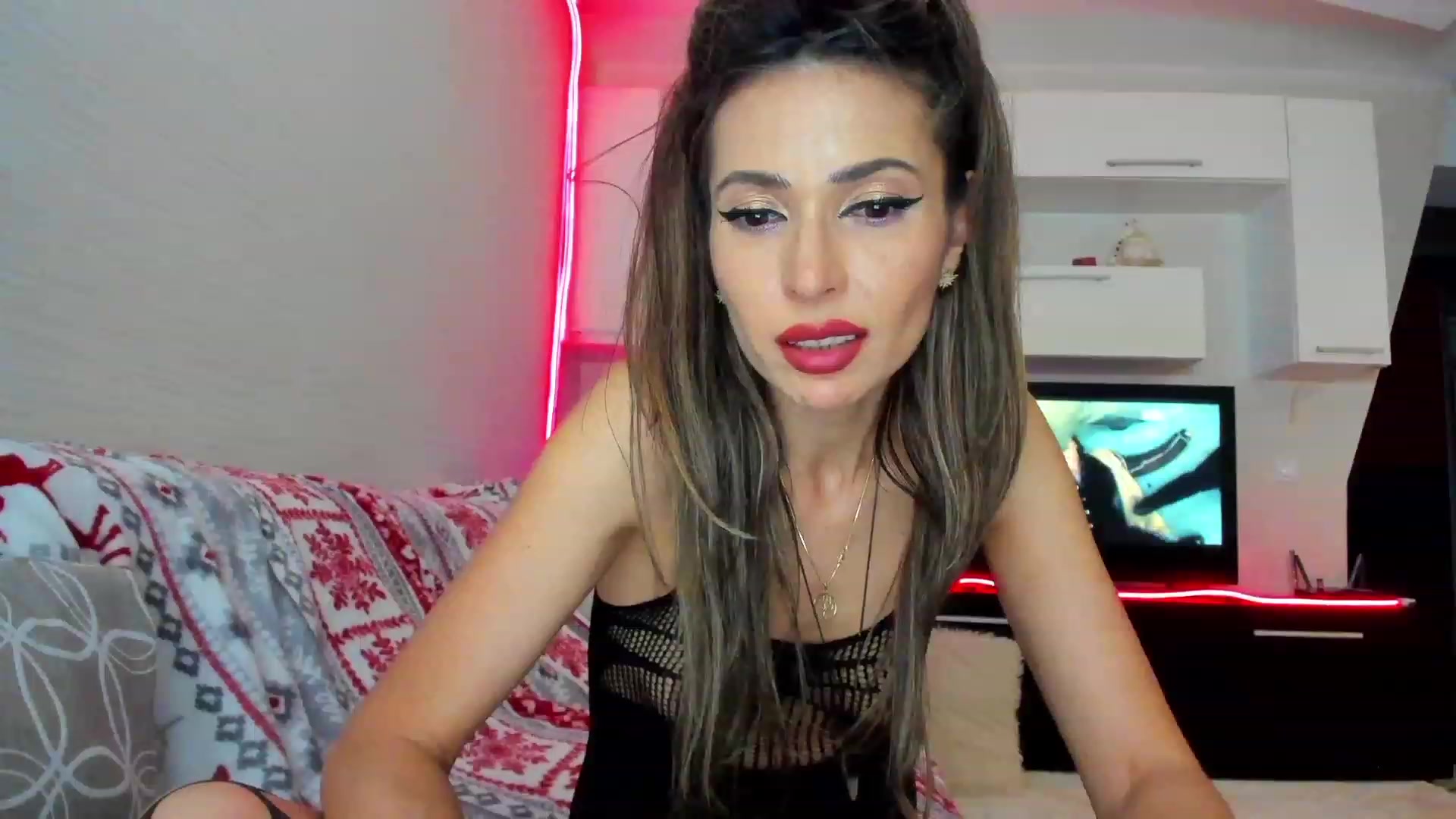 Gallery image thumbnail from SmileyTinaa's myfreecams stream on, 05/20/2023, 01:39 image 15 of 20