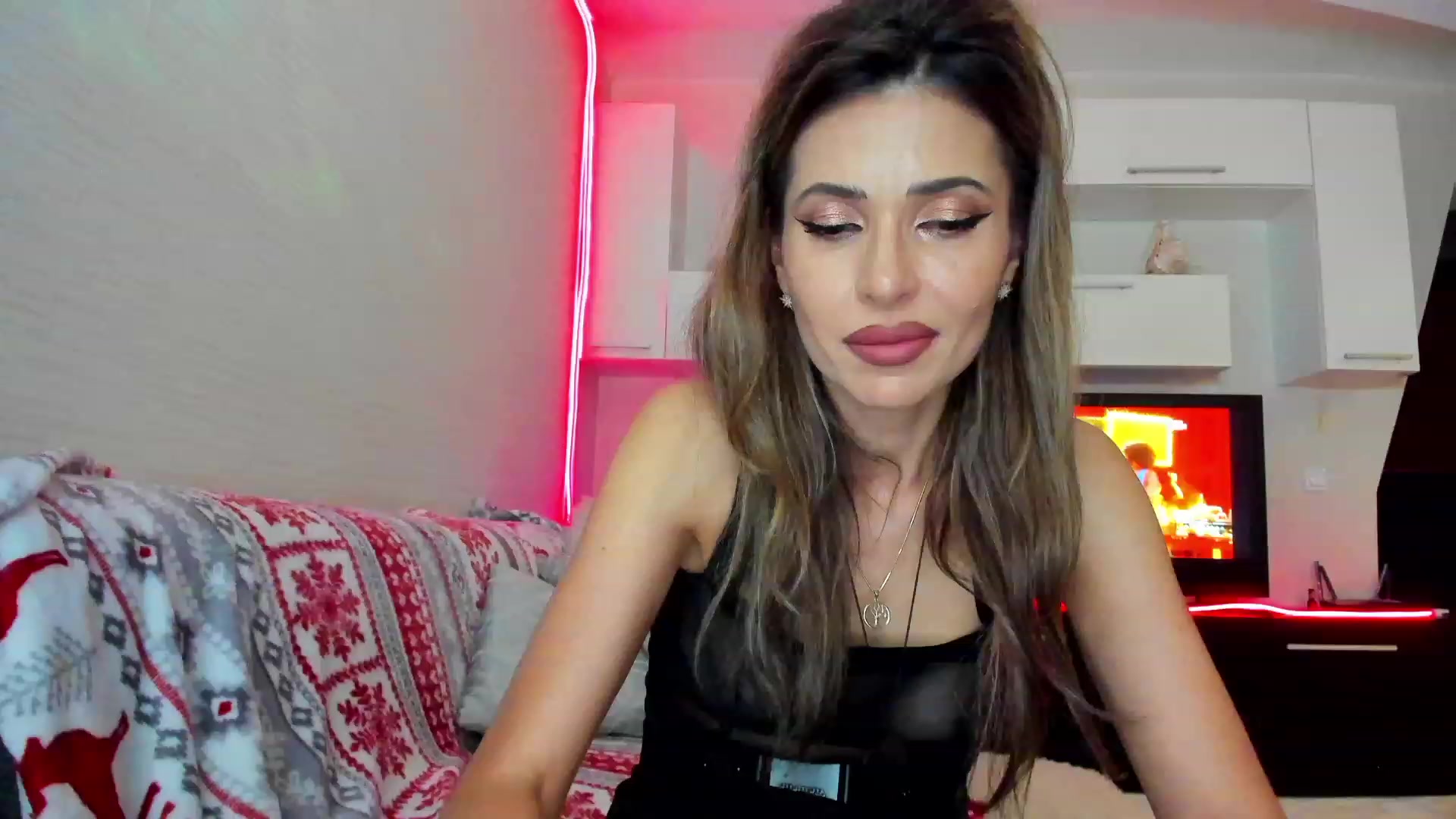 Gallery image thumbnail from SmileyTinaa's myfreecams stream on, 05/23/2023, 24:14 image 3 of 20