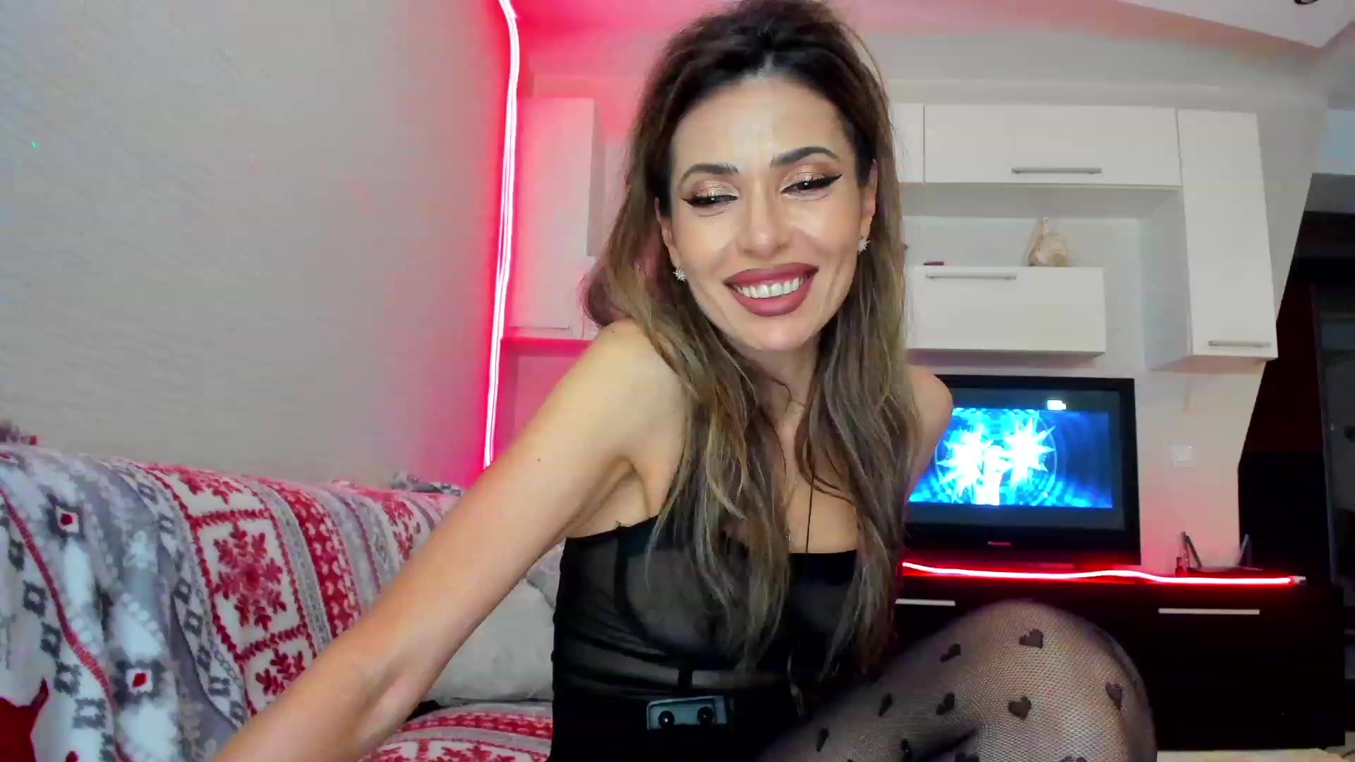 Gallery image thumbnail from SmileyTinaa's myfreecams stream on, 05/23/2023, 24:14 image 1 of 20