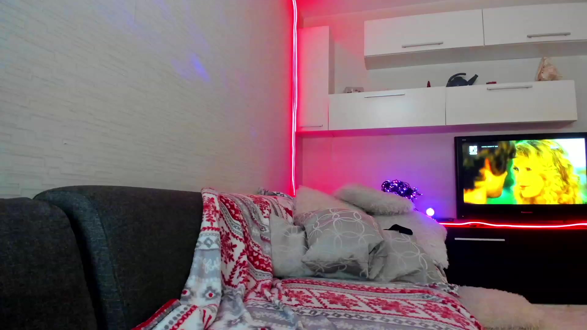 Gallery image thumbnail from SmileyTinaa's myfreecams stream on, 05/23/2023, 24:14 image 10 of 20