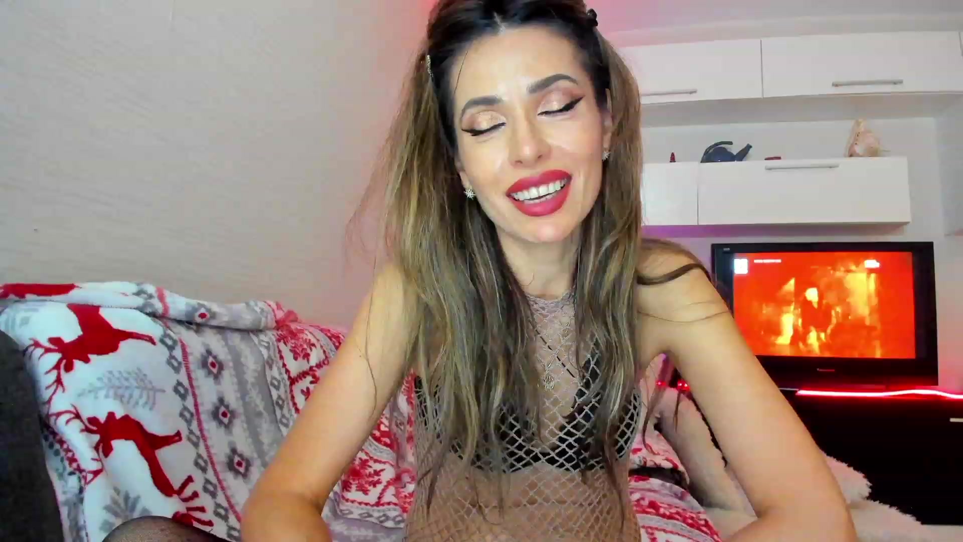Gallery image thumbnail from SmileyTinaa's myfreecams stream on, 05/24/2023, 01:45 image 15 of 20